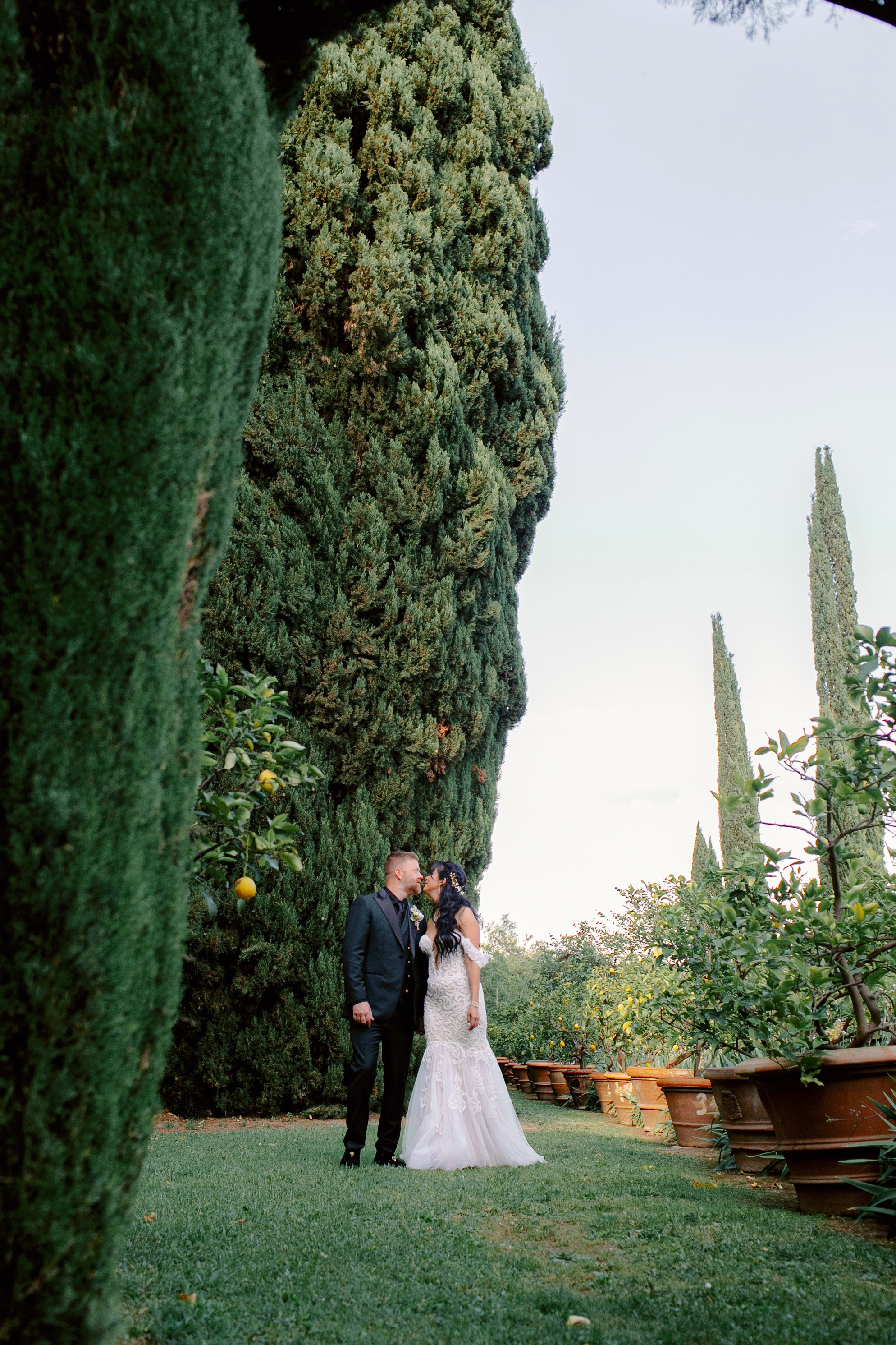 Tuscany Castello di Montegufoni wedding. Iurkovski PHOTOGRAPHY in Europe. Luxury destination weddings and events