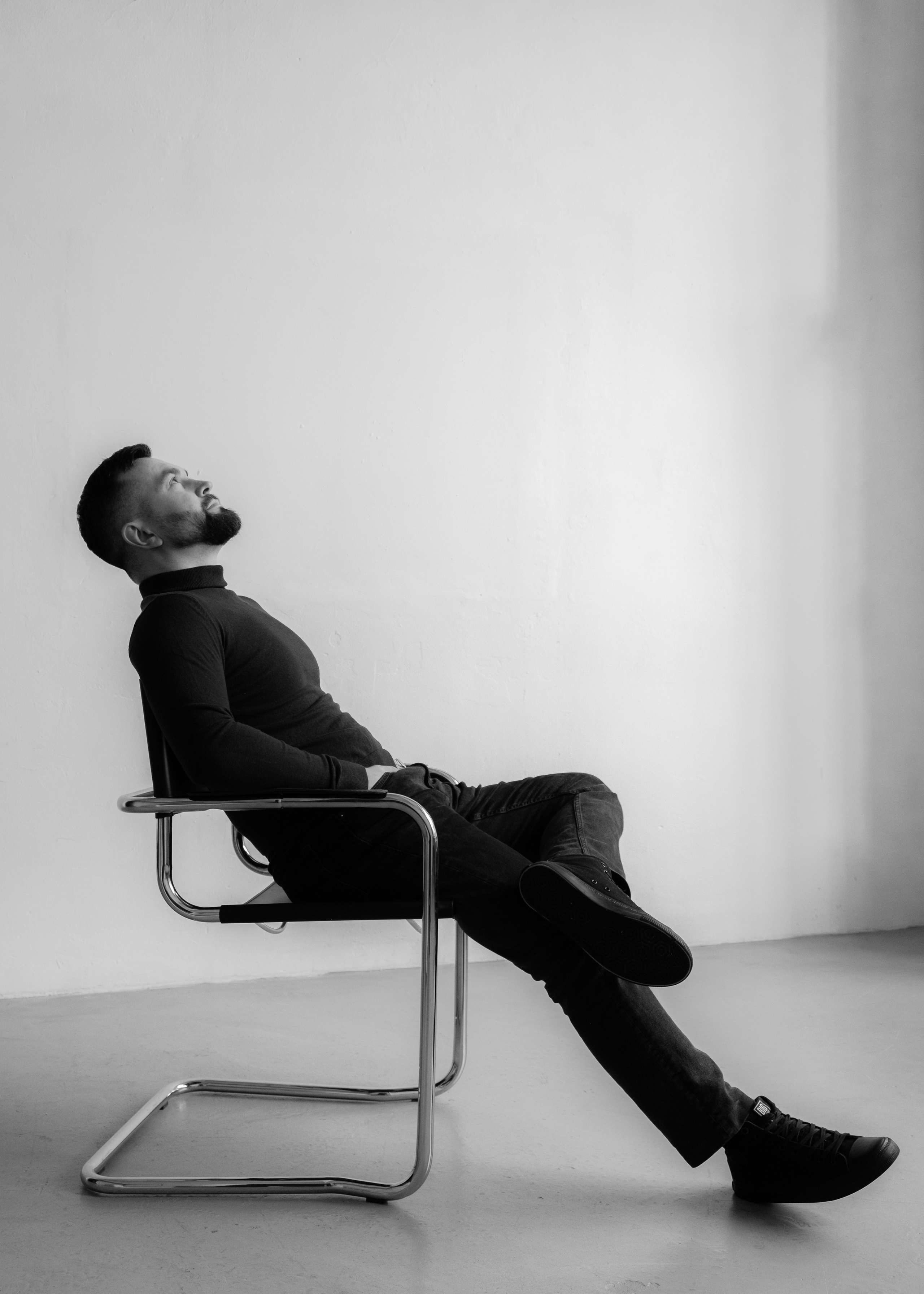 Male portrait. Professional photographer in Prague Valeriia Usoltseva