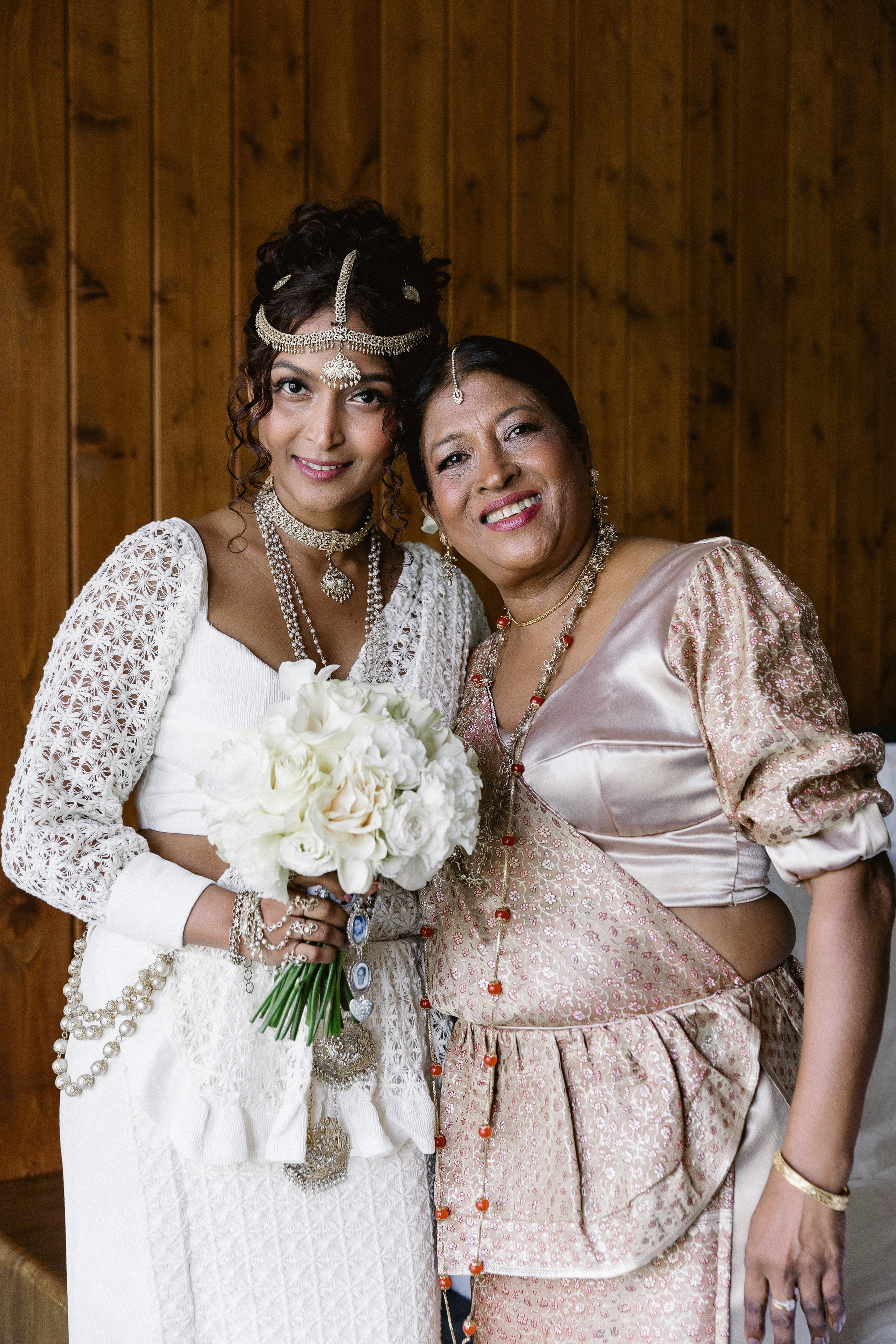 Thesakaya and Kevin. Photographer Anna Nazarenko