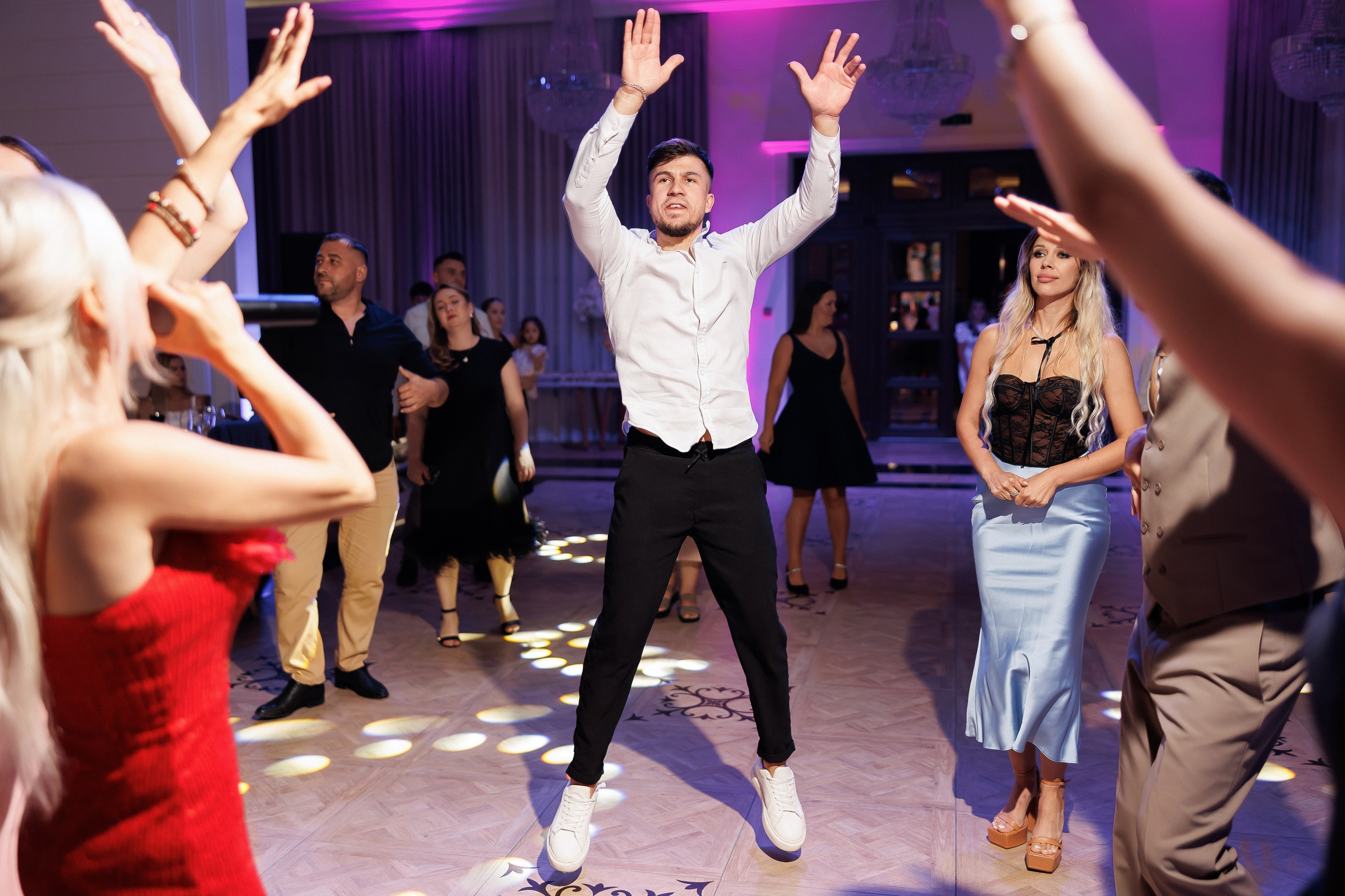 Eugen & Livia — Grand Elysee — Wedding Day. Servicii Foto și Video 067188353