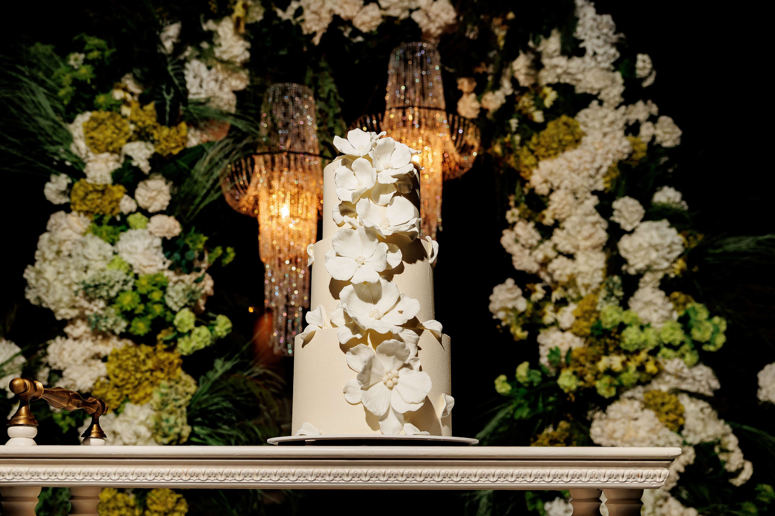 Eugen & Livia — Grand Elysee — Wedding Day. Servicii Foto și Video 067188353