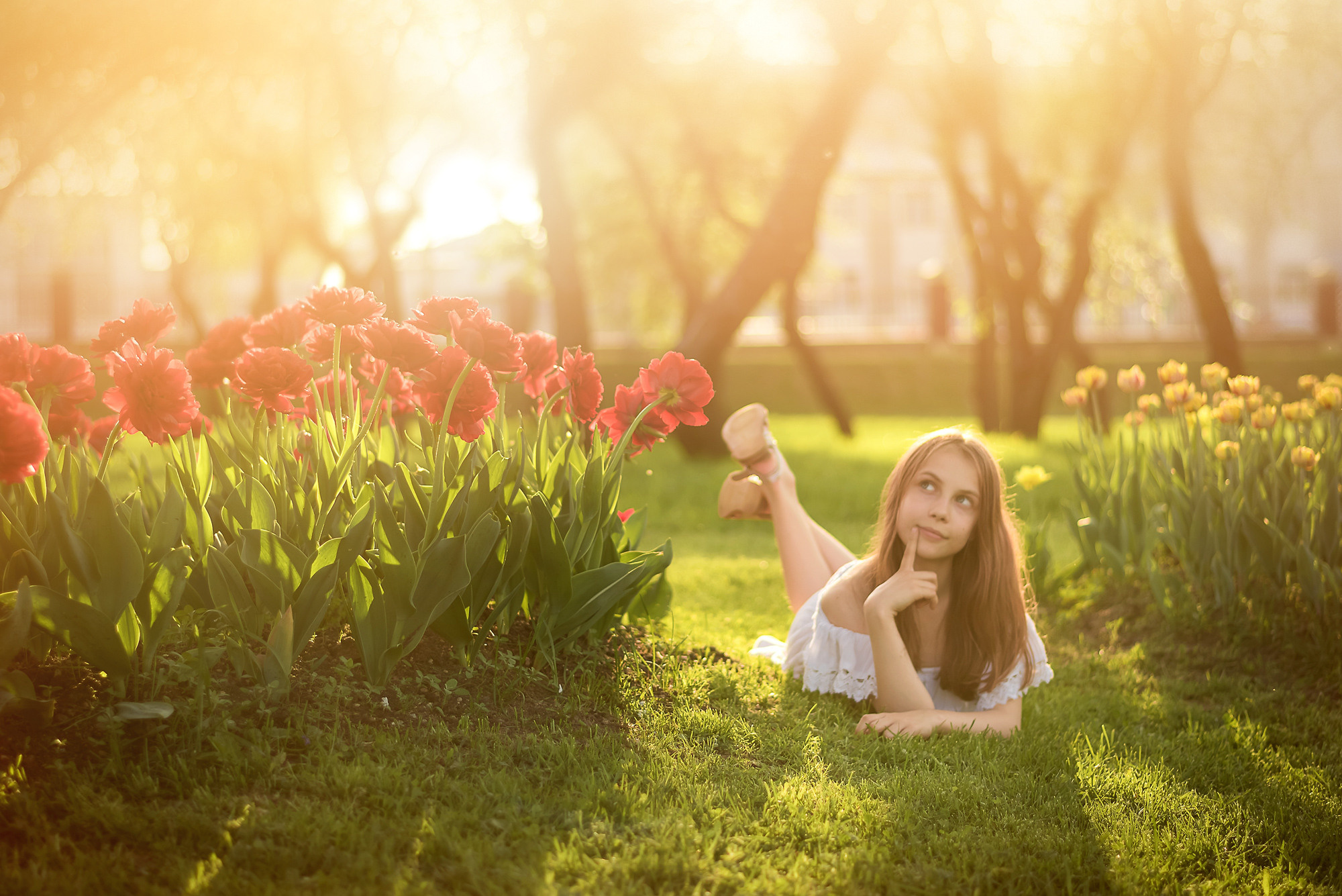 Детская съёмка в цветущем саду. Семейный фотограф и фотограф новорожденных в Вильнюсе Ирина Беленкевич