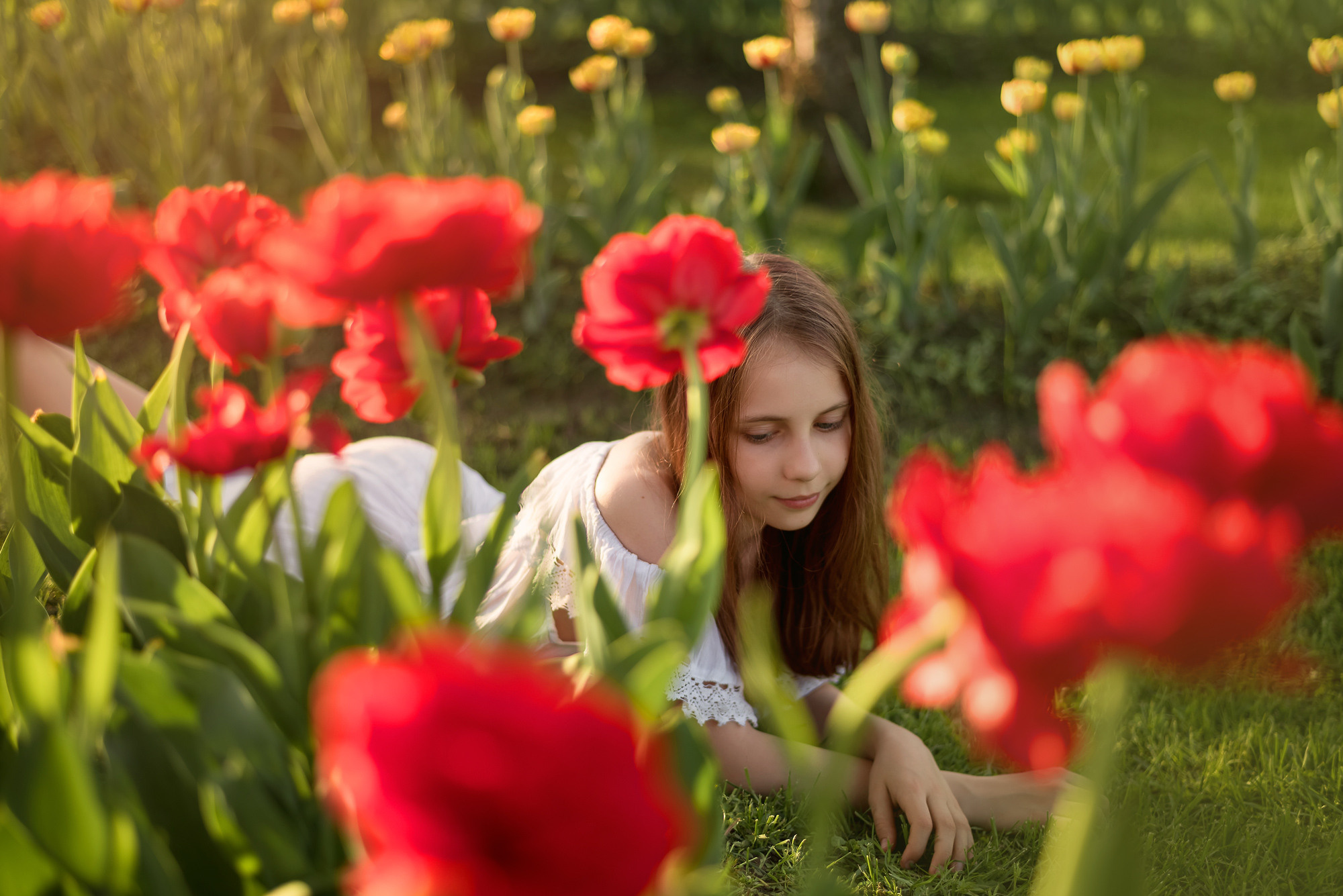 Детская съёмка в цветущем саду. Семейный фотограф и фотограф новорожденных в Вильнюсе Ирина Беленкевич