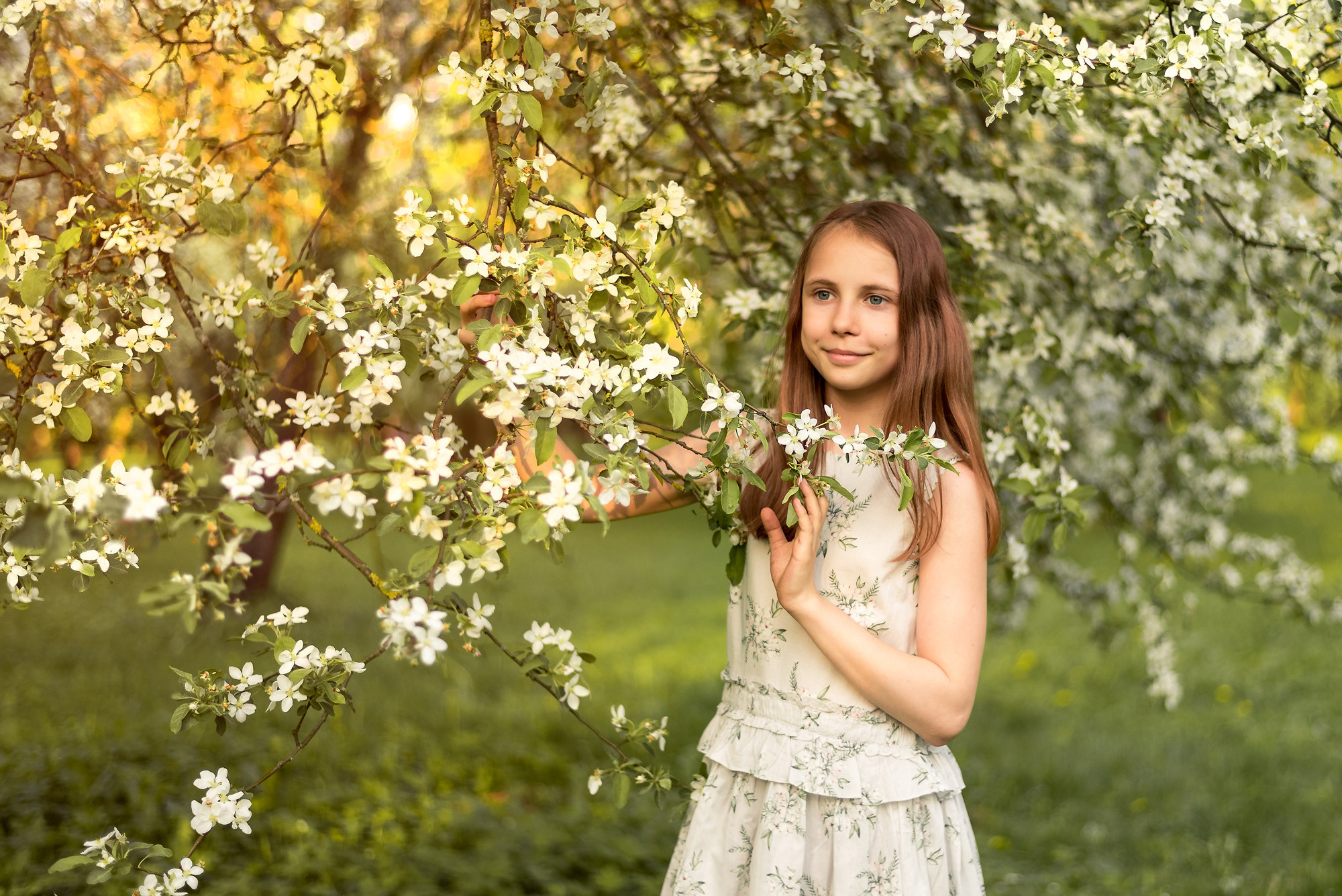 Детская съёмка в цветущем саду. Семейный фотограф и фотограф новорожденных в Вильнюсе Ирина Беленкевич