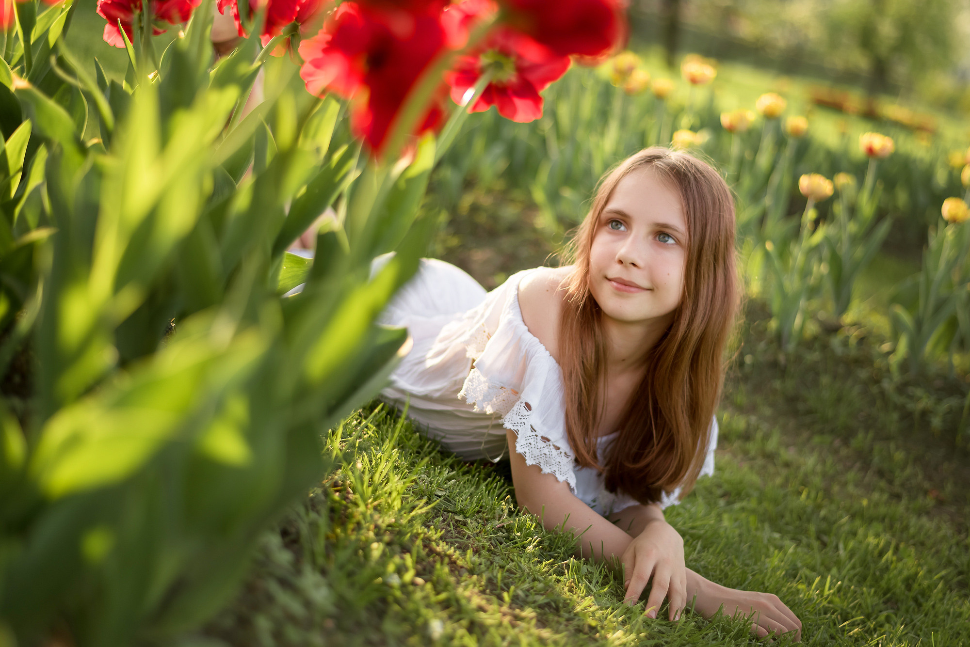 Детская съёмка в цветущем саду. Семейный фотограф и фотограф новорожденных в Вильнюсе Ирина Беленкевич