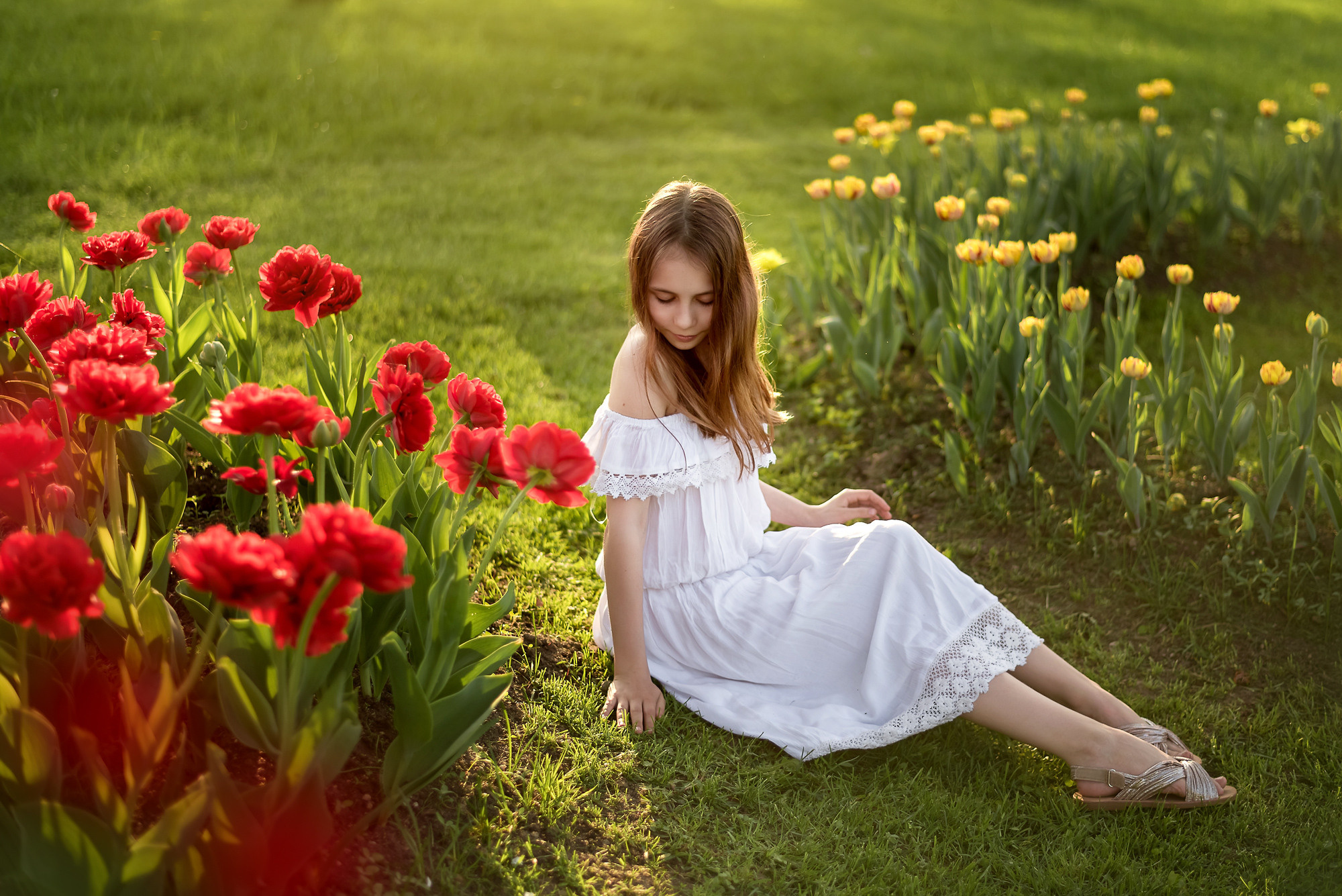 Детская съёмка в цветущем саду. Семейный фотограф и фотограф новорожденных в Вильнюсе Ирина Беленкевич