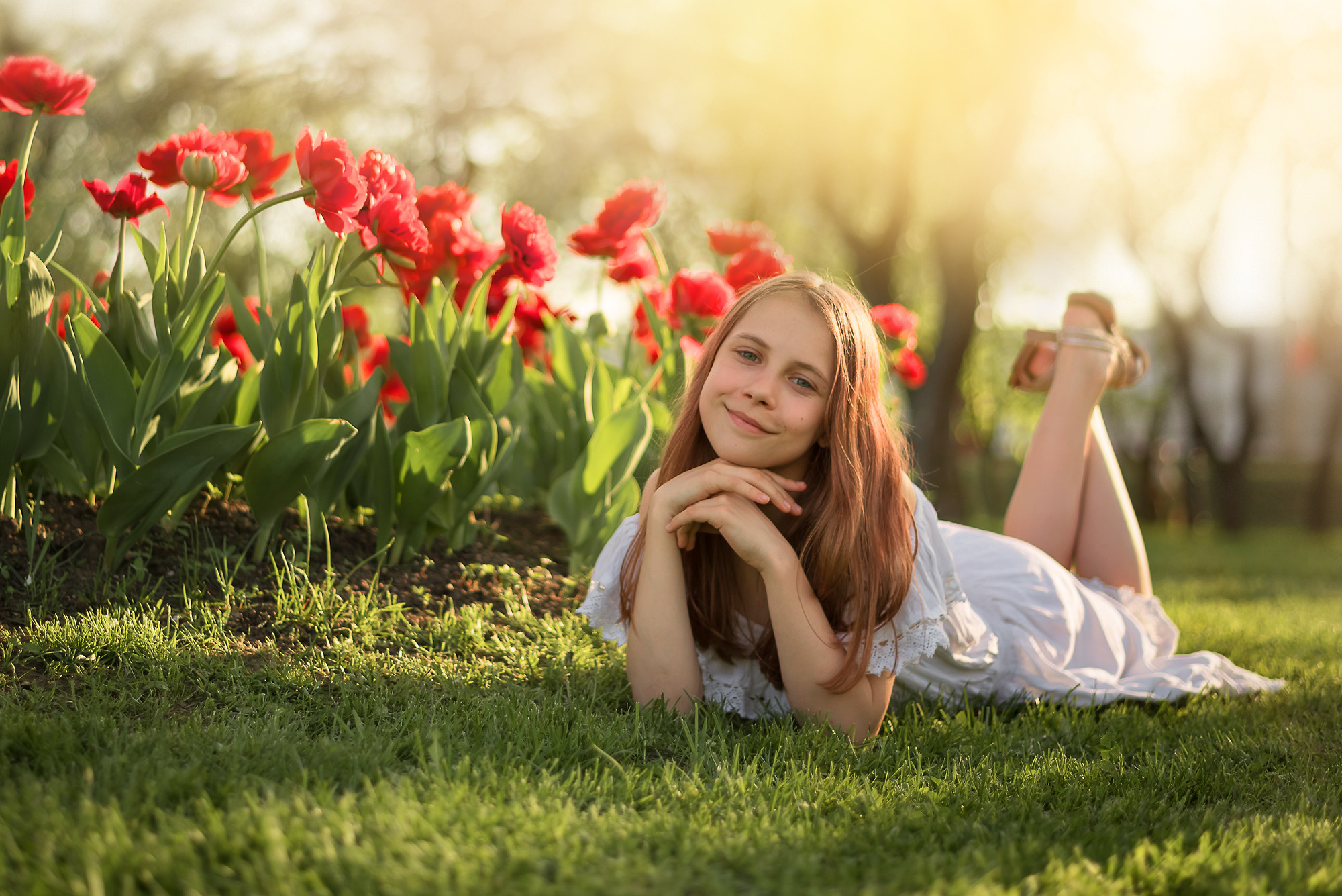 Детская съёмка в цветущем саду. Семейный фотограф и фотограф новорожденных в Вильнюсе Ирина Беленкевич