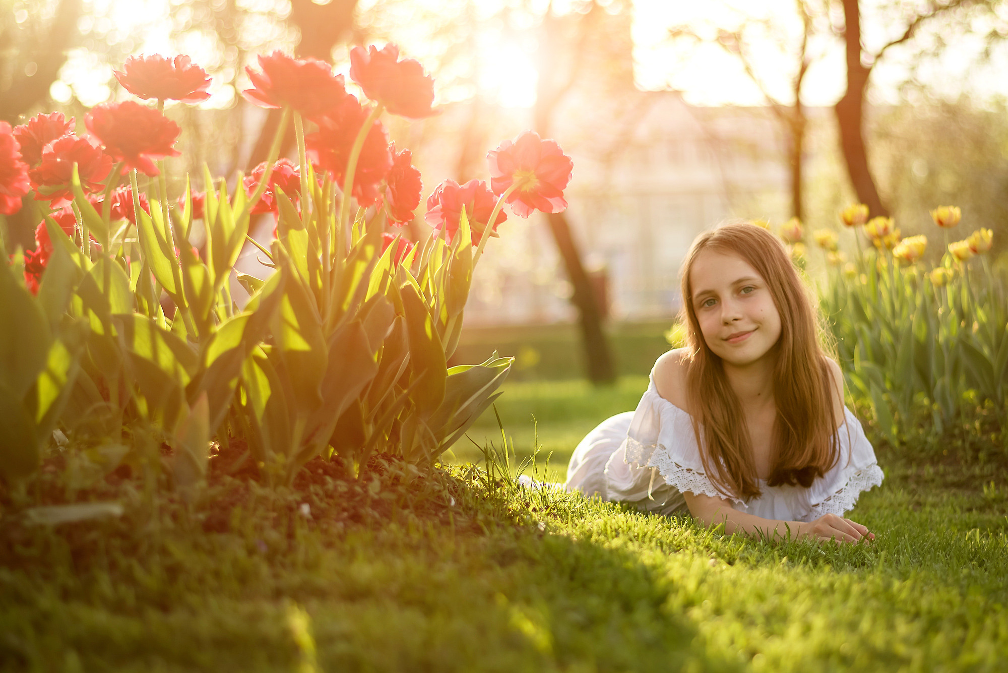 Детская съёмка в цветущем саду. Семейный фотограф и фотограф новорожденных в Вильнюсе Ирина Беленкевич