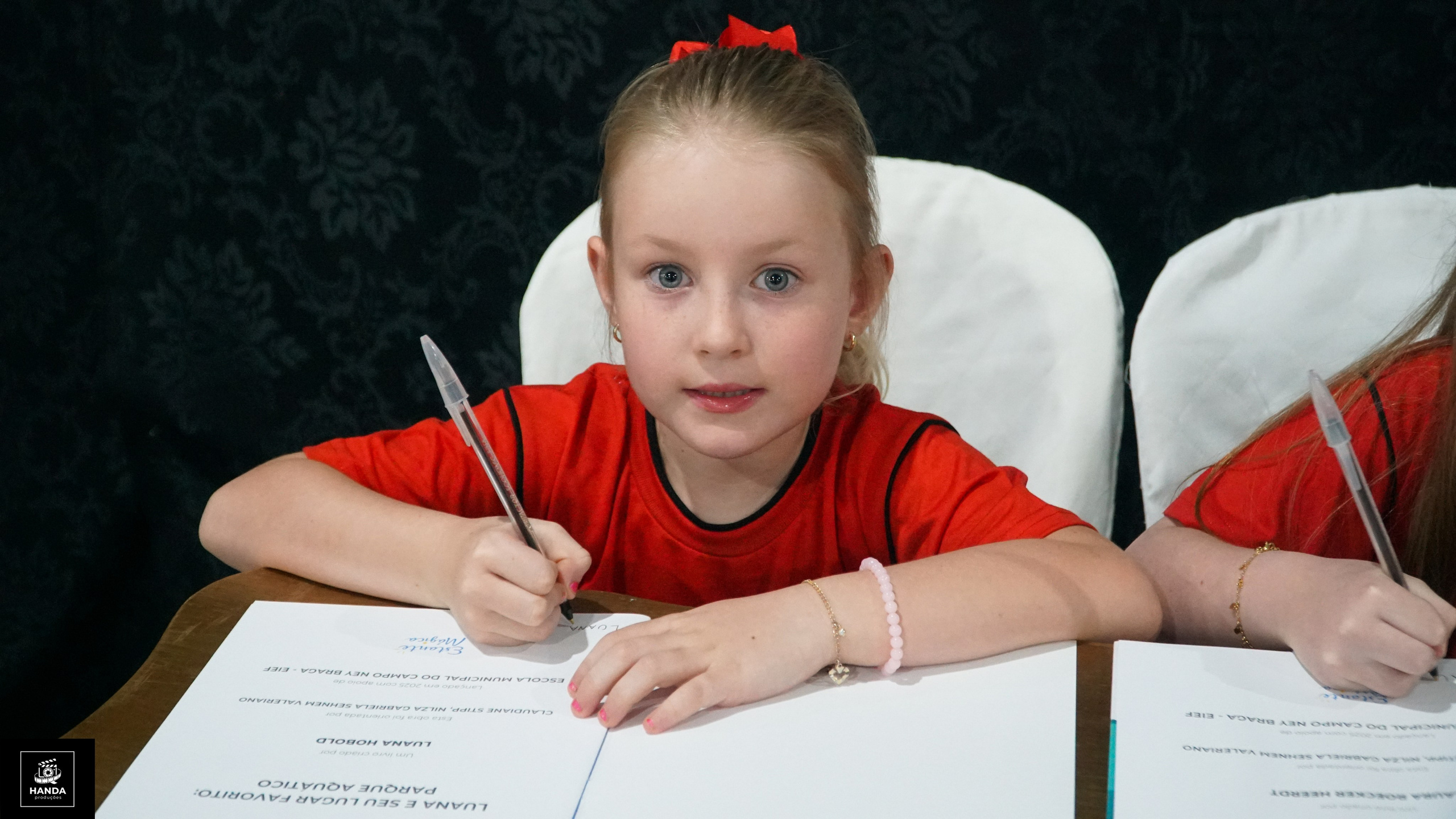 Noite autógrafos colégio Aurélio Buarque de Holanda. Handa Produções