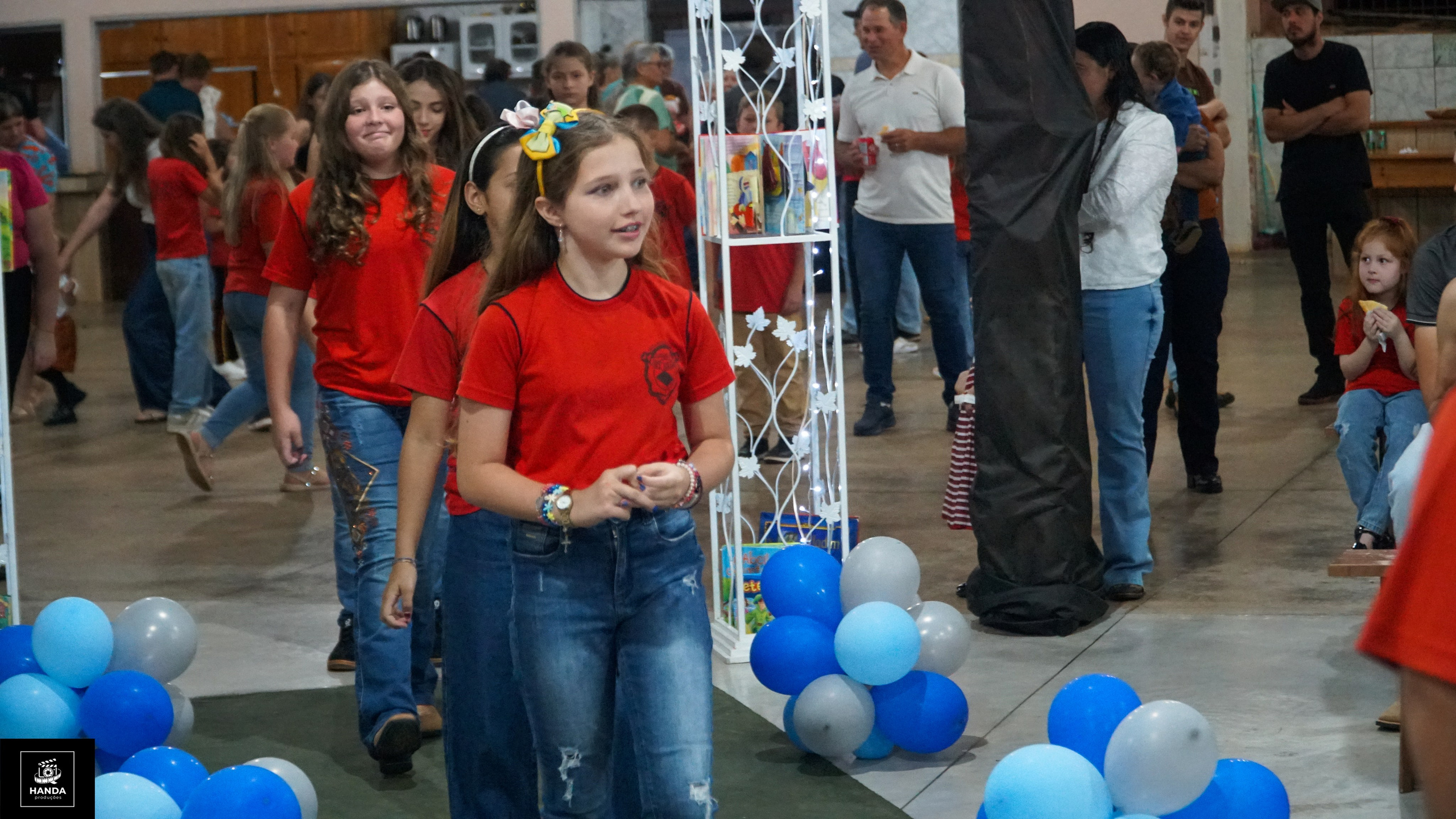 Noite autógrafos colégio Aurélio Buarque de Holanda. Handa Produções
