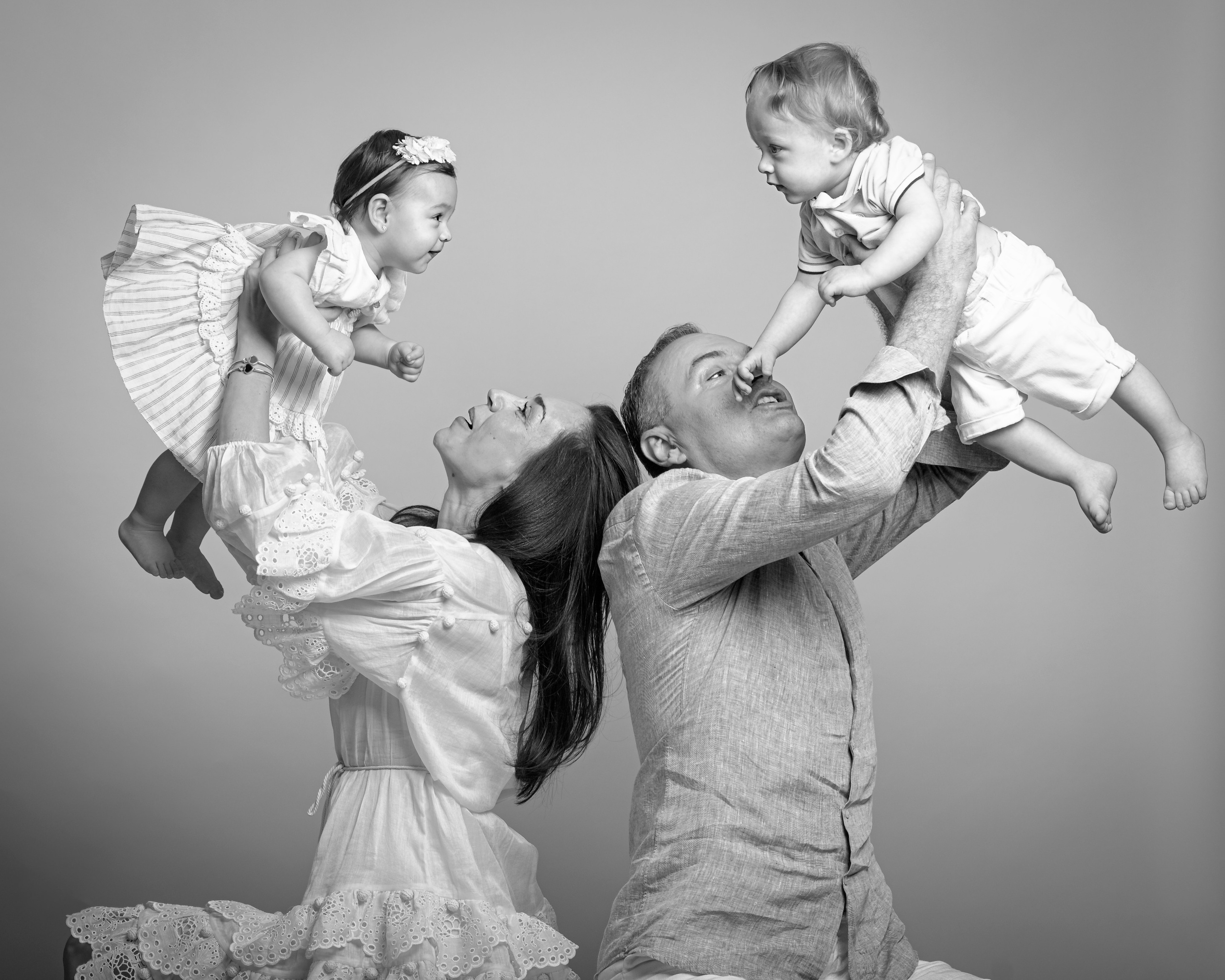 Семейни фотосесии. Фотограф Бургас. Фотосесии в студио и на открито, портрети, заснемане