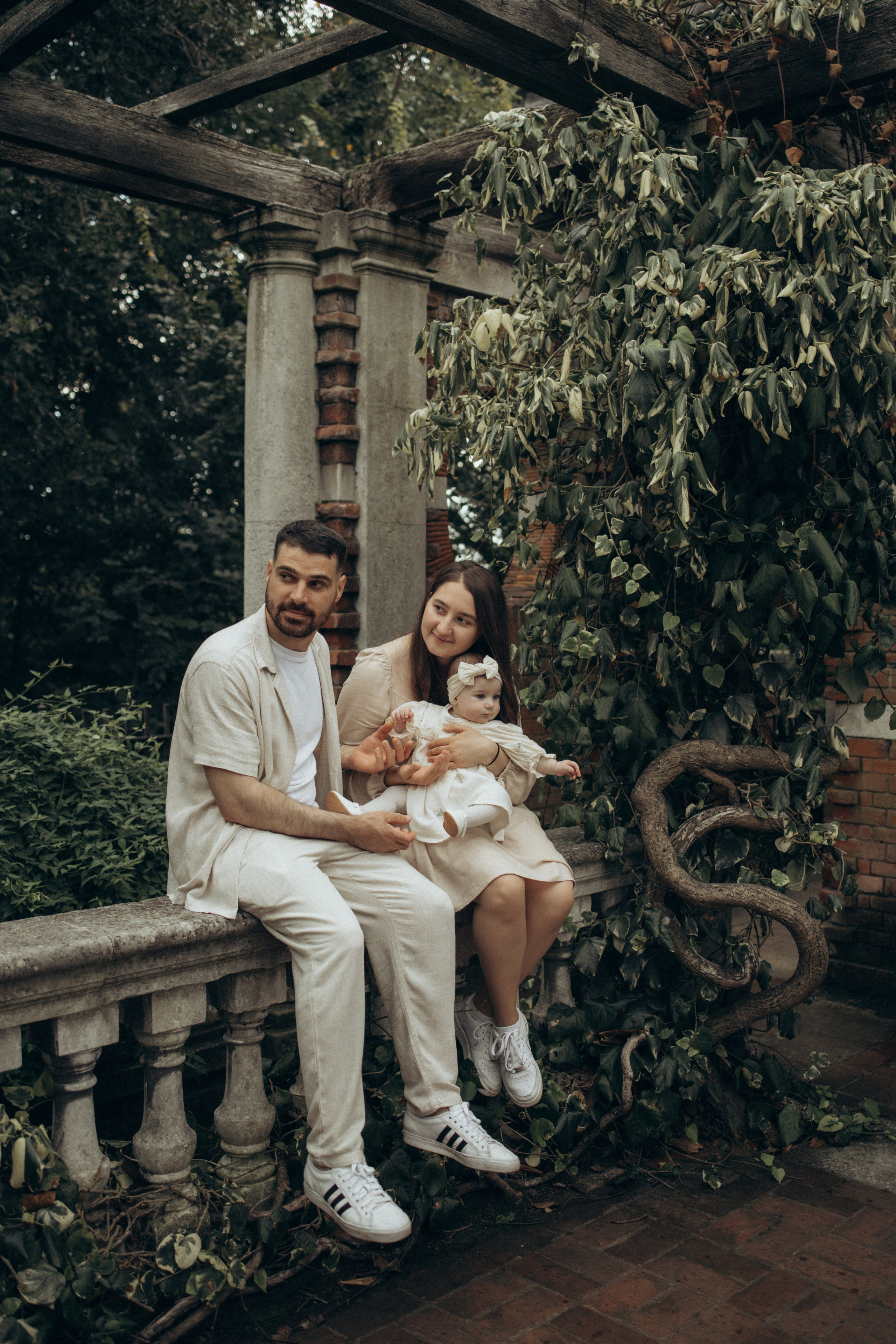 Pergola gardens. Photographer in Milton Keynes, Northampton & London — Wedding, Family & Portrait Photography