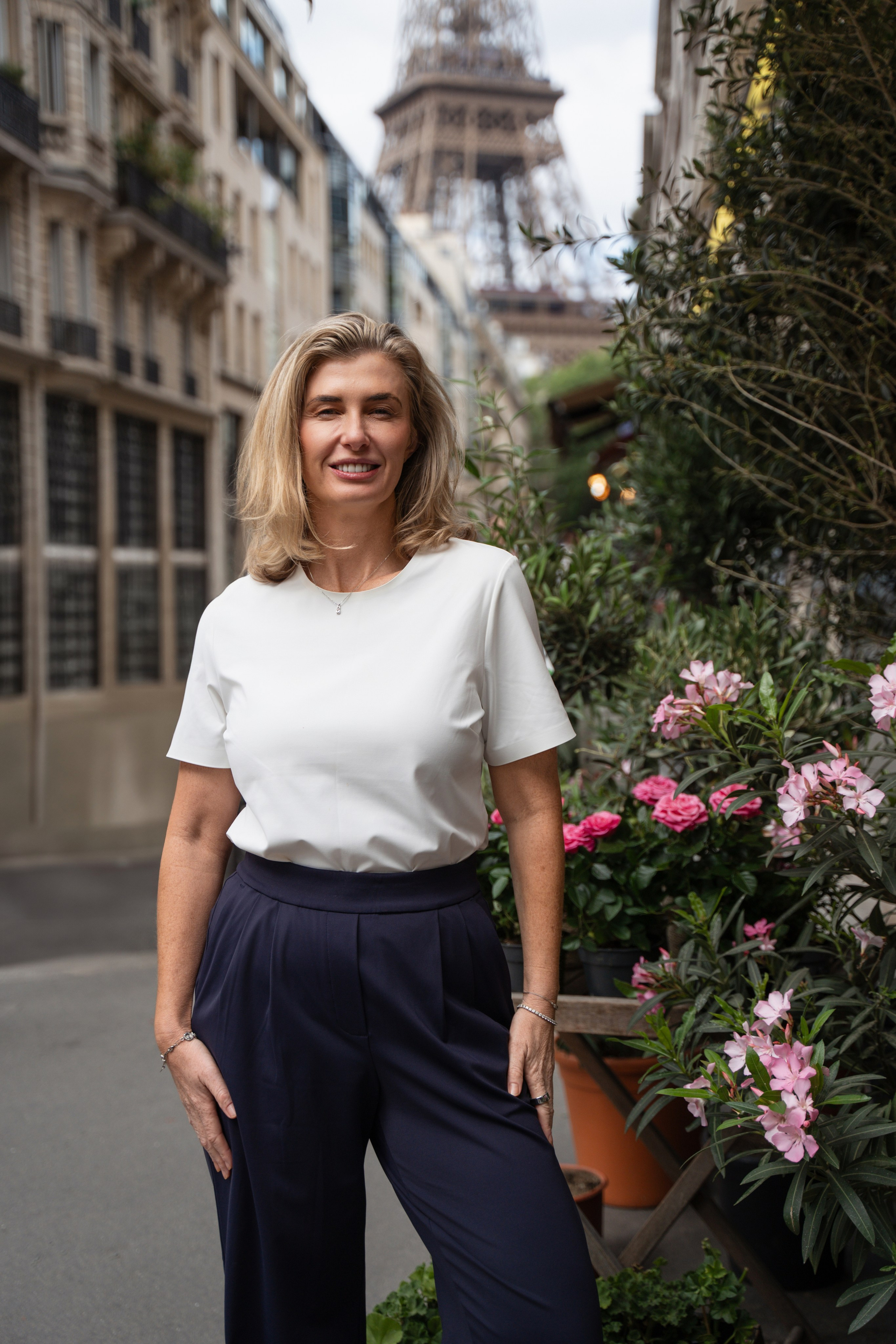 Content Nadia (2.5 hours). Photographer in Paris|Solo and groups, portraits & content, couples photo-shoot in Paris at the best locations
