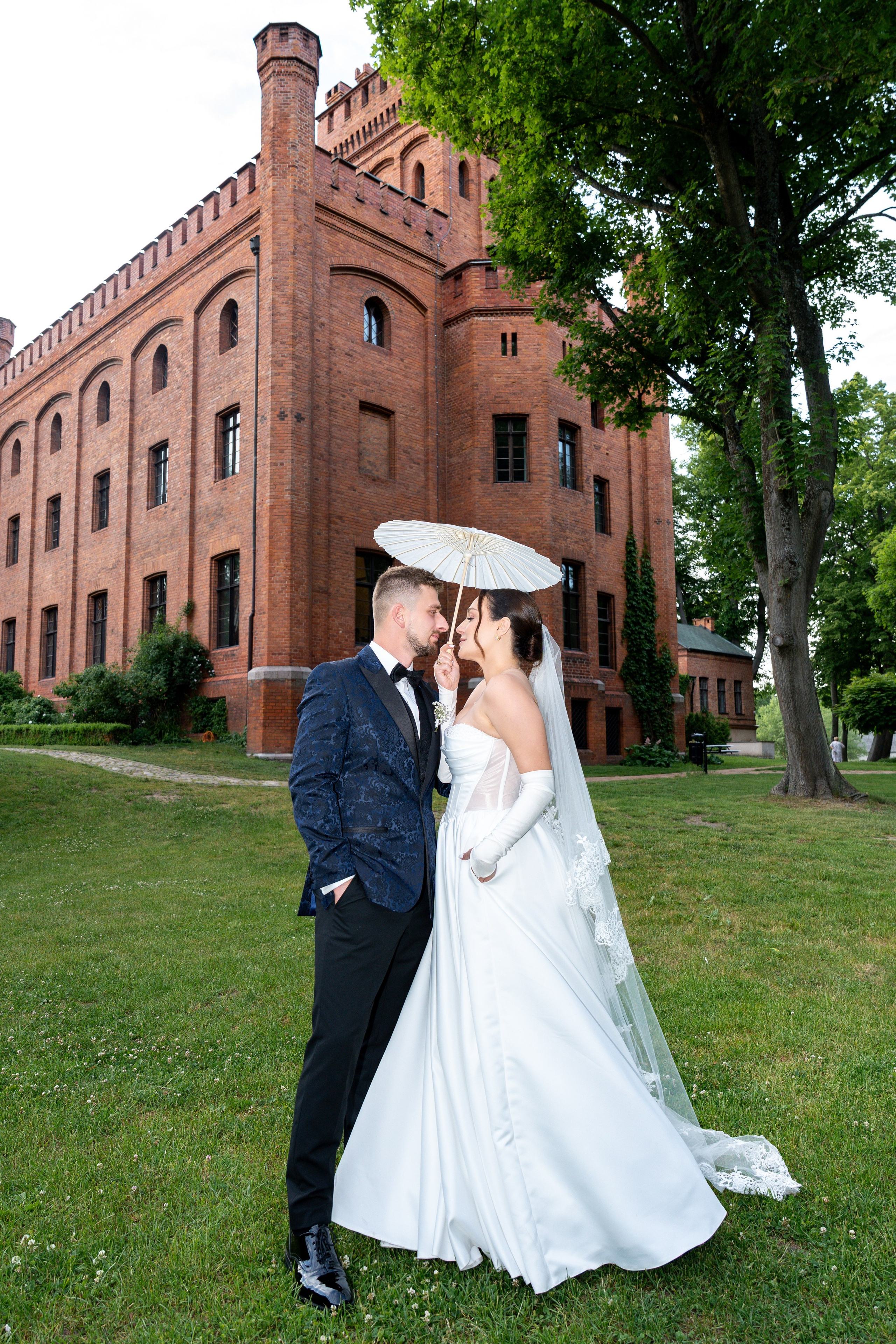 E&N: Zamek w Rzucewie. SL Wedding Photo — Editorial, Elegant & Timeless Wedding Photography in Poland and Across Europe