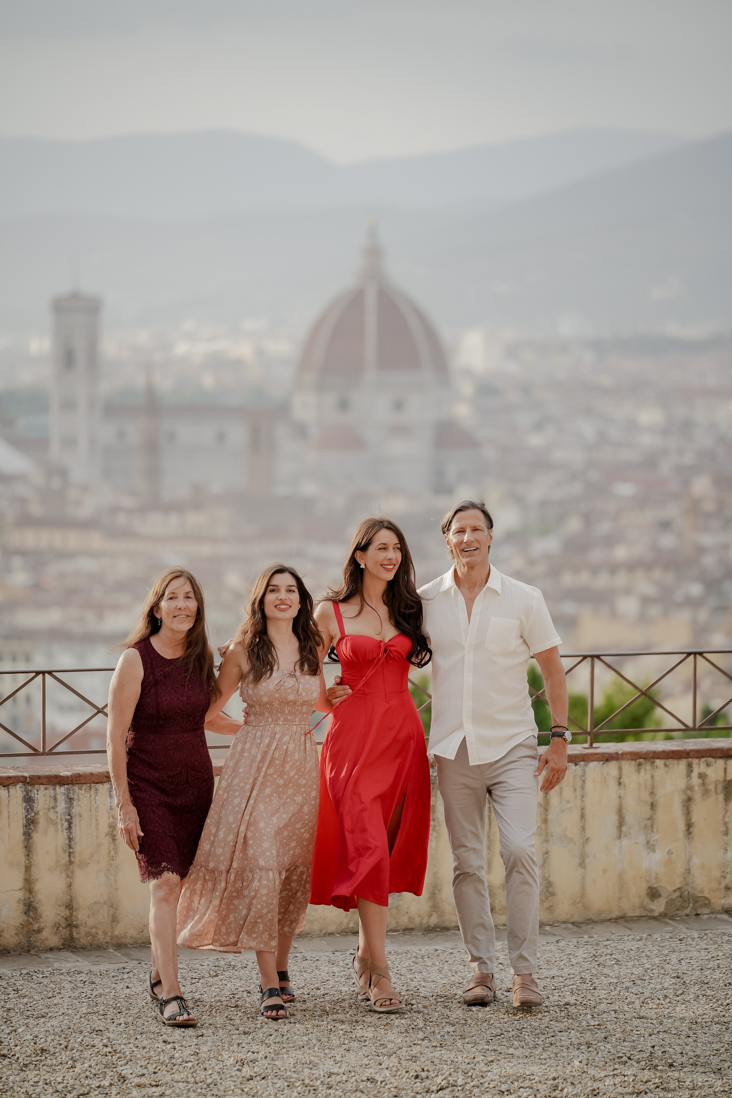 Family Photoshoot. Wedding Photographer in Italy