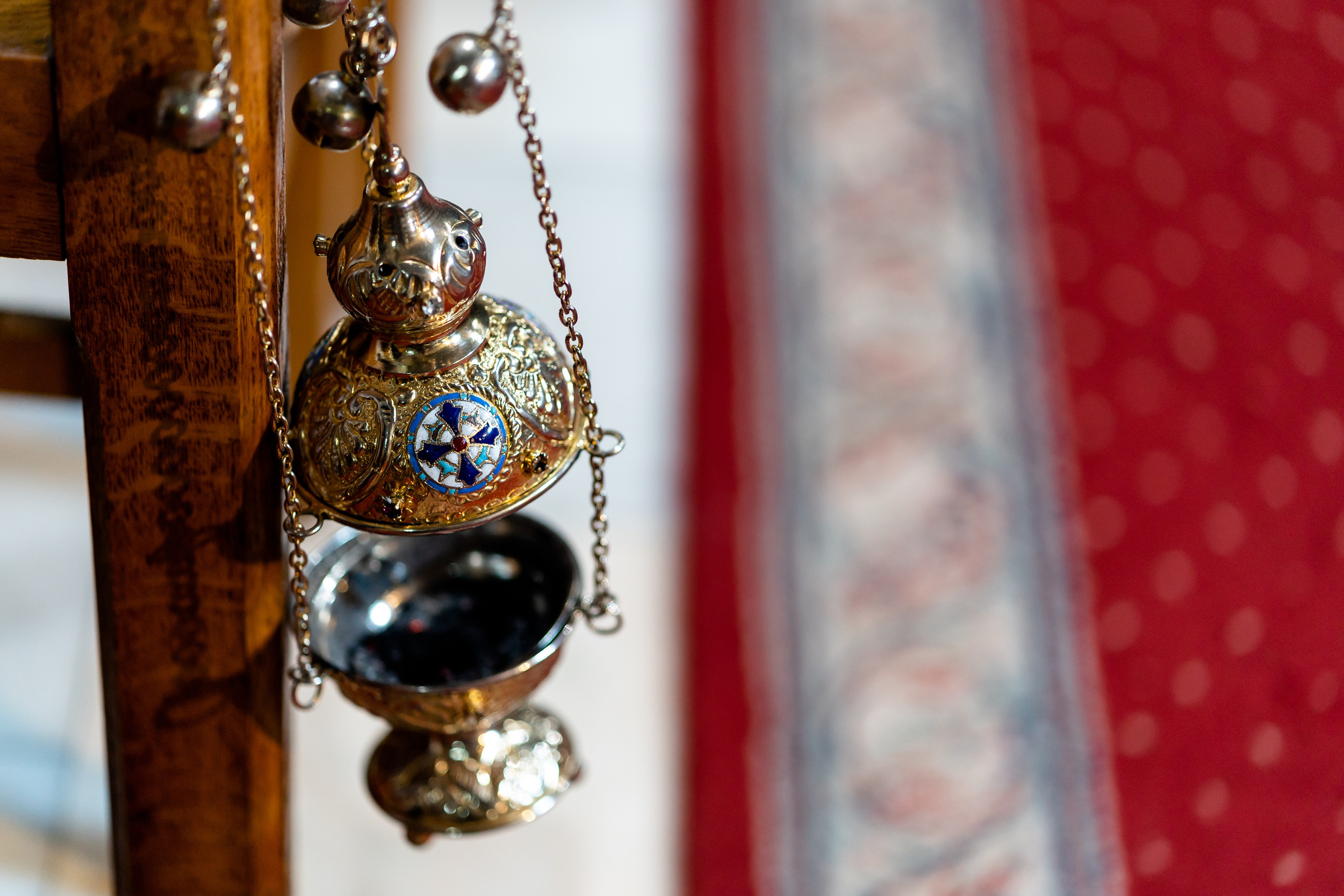 “Bebeluș botezat în biserică, ținut în brațe de nași”	•	“Detaliu cu lumânarea de botez decorată cu flori albe”	•	“Părinți emoționați alături de copilul lor la ceremonia de botez”	•	“Masa festivă de botez cu decor tematic și tort personalizat”	•	“Momentul în care preotul toarnă apă sfințită pe fruntea bebelușului”	“Bebeluș în rochie albă de botez, zâmbind în brațele mamei”	•	“Detaliu cu cruciulița de botez așezată pe o pernă de satin”	•	“Părinți și nași aprinzând lumânările în timpul ceremoniei de botez”	•	“Tort de botez decorat cu figurine tematice și numele copilului”	•	“Copil botezat dormind liniștit în pătuțul decorat festiv”	•	“Momentul în care preotul binecuvântează copilul în fața altarului”	•	“Invitați adunându-se în jurul mesei festive la petrecerea de botez”	•	“Bebeluș ținând în mână o jucărie personalizată primită la botez”	•	“Familie fericită pozând împreună după ceremonia de botez”	•	“Decor tematic cu baloane și flori la locația petrecerii de botez” fotograf Botoșani fotograf evenimente fotograf botez Alin Chirila fotograf alinofotostudio,- Preotul ținându-l pe micuțul Mathias Gabriel la botez, în biserica Înălțarea Domnului, Copălău  - Detalii de la botezul lui Mathias – lumânare, trusou și icoană  - Familia lui Mathias Gabriel alături de micuț, în ziua botezului  - Portret emoționant cu mama și bebelușul în brațe, în biserică,fotograf profesionist evenimente Botoșani, Iași, Suceava, Fălticeni, Bacău, Pașcani, Roman - AlinoFotoStudio by Alin Chirilă - servicii foto nuntă, botez, cununie, ședințe foto creative, albume personalizate, fotografii emoționante și calitative pentru cele mai importante momente din viață,fotograf nuntă Botoșani Alin Chirilă,  ședință foto botez Iași - AlinoFotoStudio,  servicii fotograf profesionist evenimente Suceava,  fotograf cununie civilă Fălticeni - Alin Chirilă,  album foto nuntă personalizat Bacău.“Bebeluș botezat în biserică, ținut în brațe de nași”	•	“Detaliu cu lumânarea de botez decorată cu flori albe”	•	“Părinți emoționați alături de copilul lor la ceremonia de botez”	•	“Masa festivă de botez cu decor tematic și tort personalizat”	•	“Momentul în care preotul toarnă apă sfințită pe fruntea bebelușului”	“Bebeluș în rochie albă de botez, zâmbind în brațele mamei”	•	“Detaliu cu cruciulița de botez așezată pe o pernă de satin”	•	“Părinți și nași aprinzând lumânările în timpul ceremoniei de botez”	•	“Tort de botez decorat cu figurine tematice și numele copilului”	•	“Copil botezat dormind liniștit în pătuțul decorat festiv”	•	“Momentul în care preotul binecuvântează copilul în fața altarului”	•	“Invitați adunându-se în jurul mesei festive la petrecerea de botez”	•	“Bebeluș ținând în mână o jucărie personalizată primită la botez”	•	“Familie fericită pozând împreună după ceremonia de botez”	•	“Decor tematic cu baloane și flori la locația petrecerii de botez” fotograf Botoșani fotograf evenimente fotograf botez Alin Chirila fotograf alinofotostudio.fotograf botez Amelis Maria, fotografie botez Botoșani, fotograf Alin Chirilă, amintiri botez, fotografii botez, botez Amelis Maria, fotograf copii, fotografie botez în Botoșani,