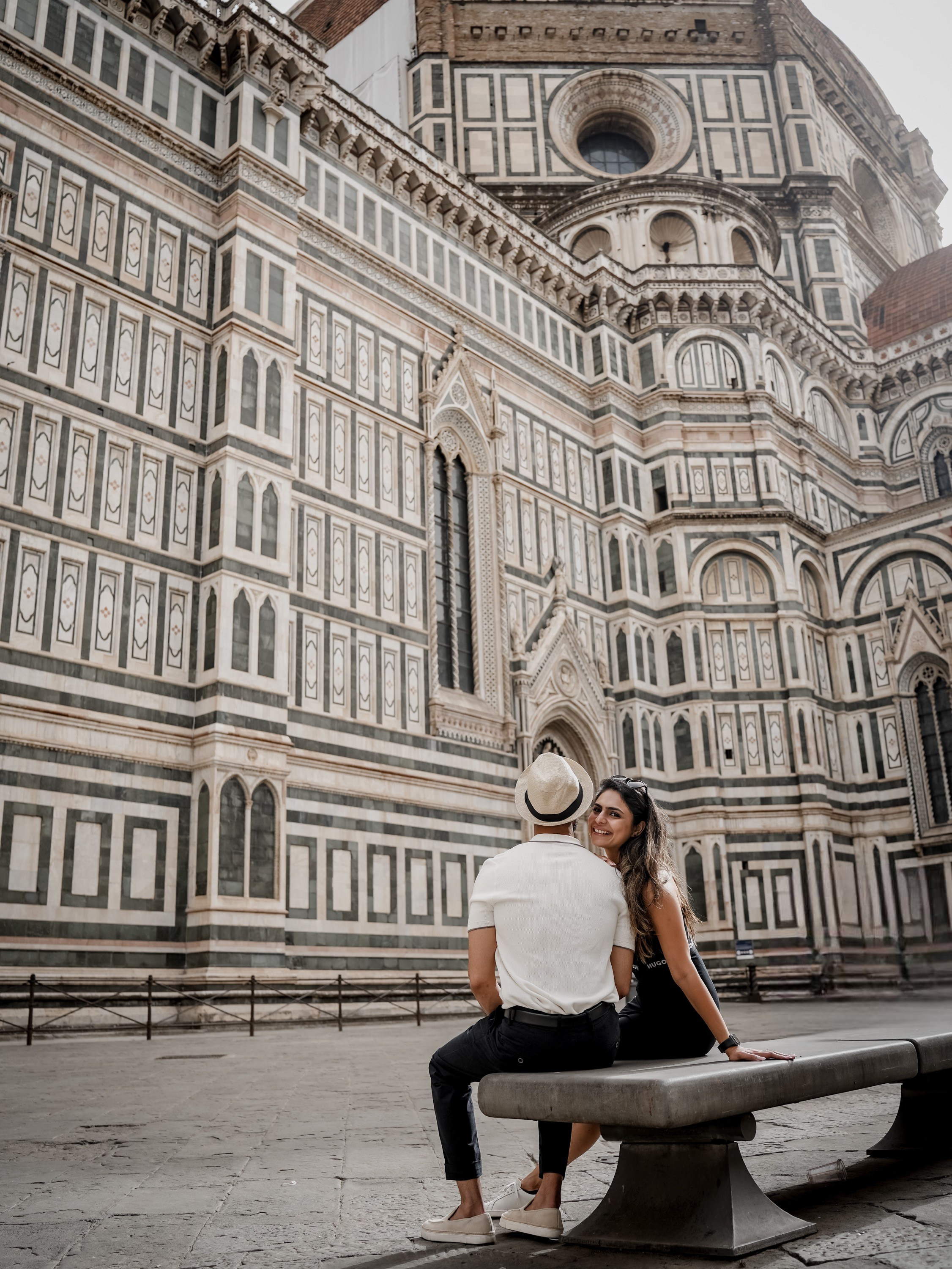 Classic Photoshoot Duomo & pz Michelangelo. Wedding Photographer in Italy