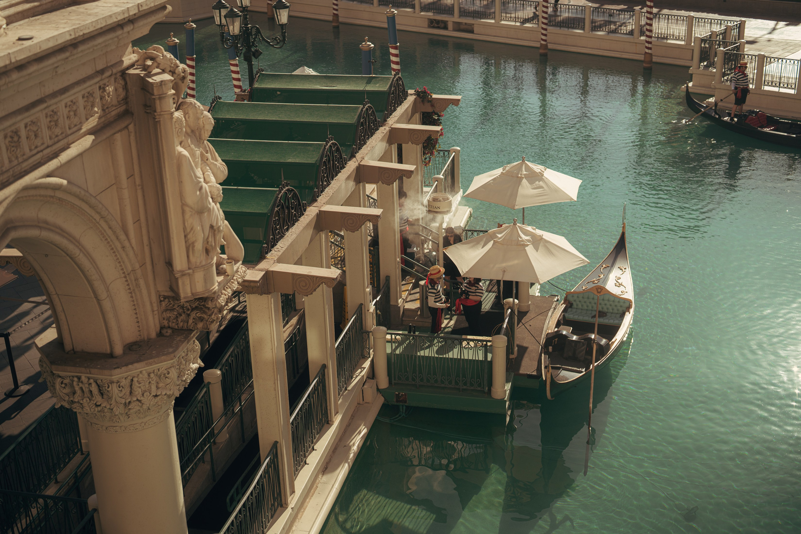 Valentin&Amber. Wedding & elopement photographer Viktoriya Kravtsov. Las Vegas