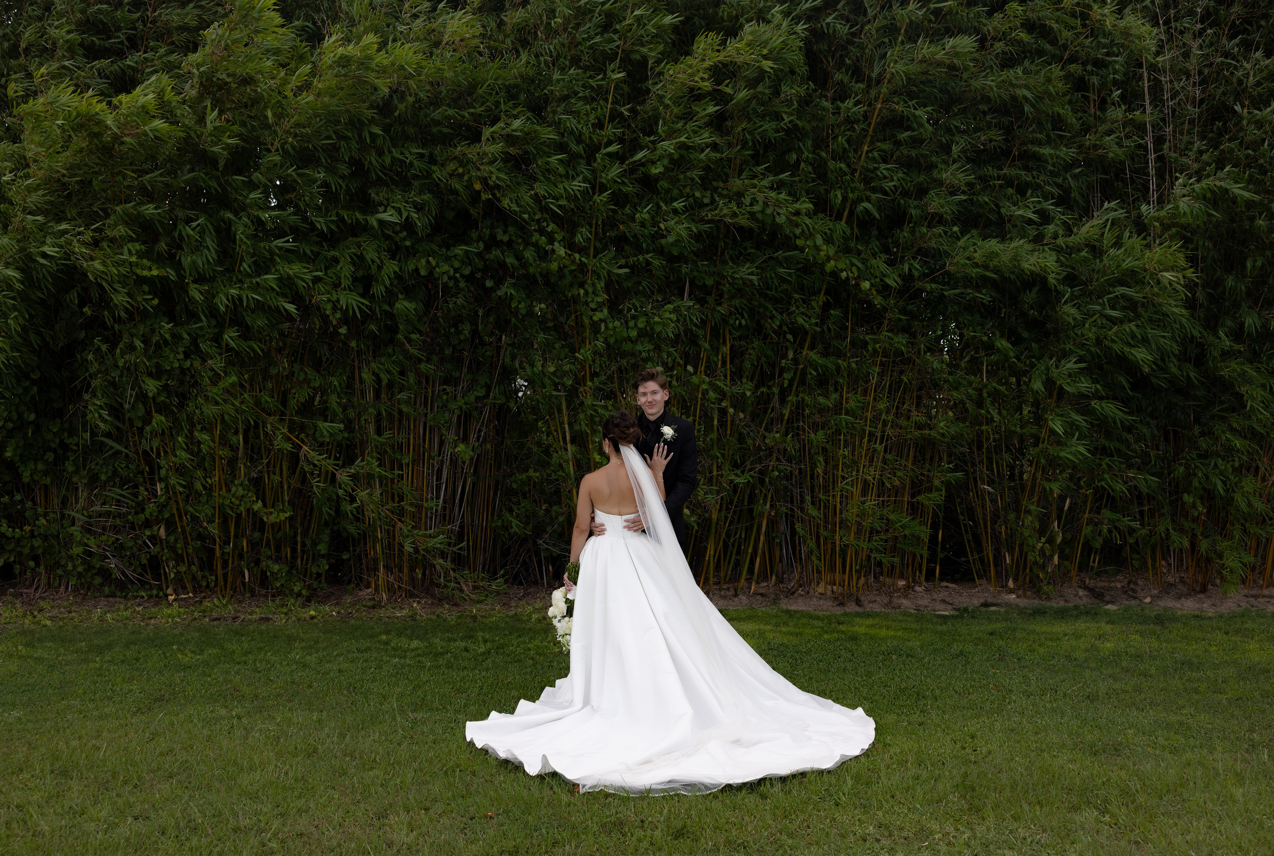 Alexsa and Robert. Ever After Farm Peach. Photographer Anastasia Nagibina