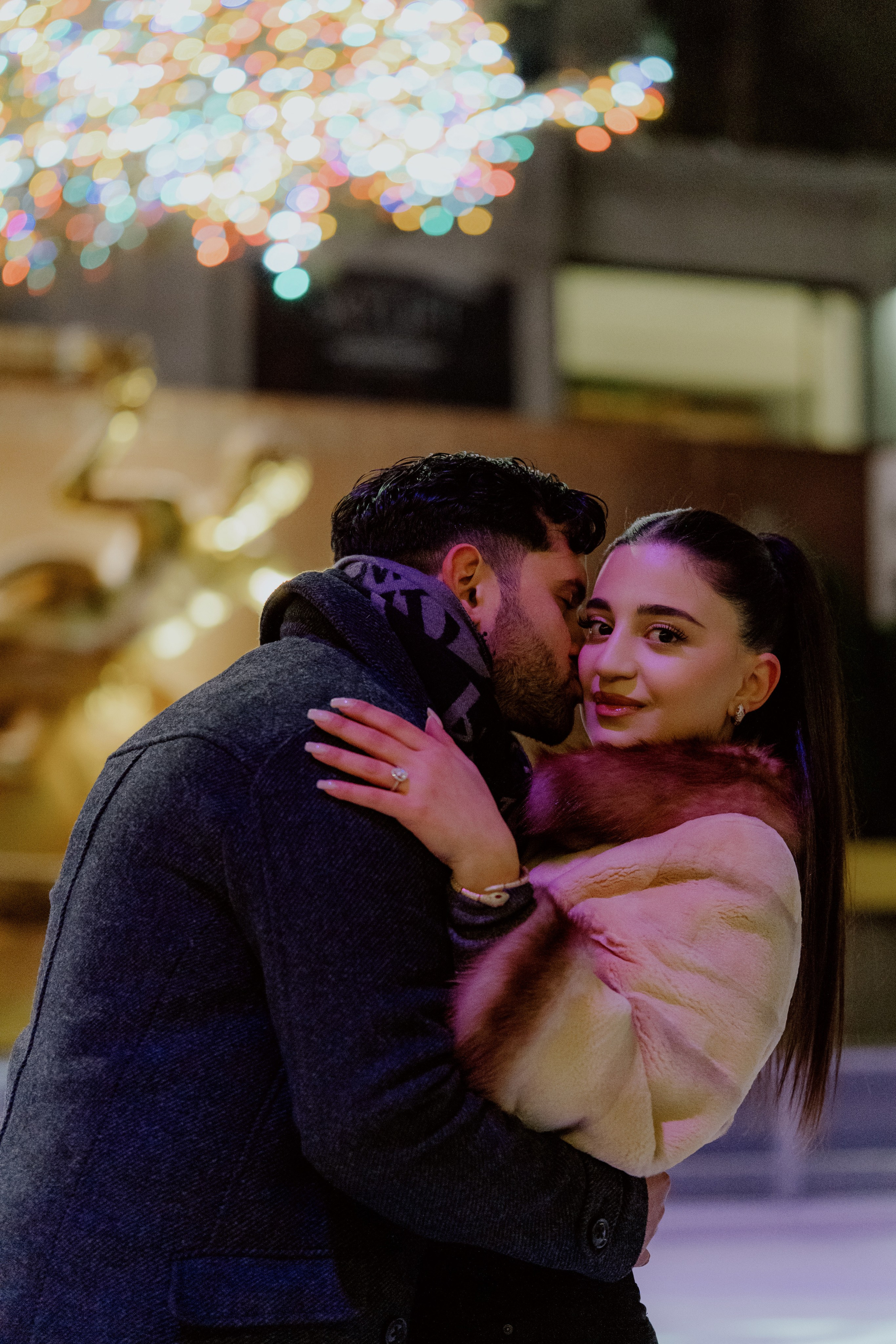 Proposal at Rockefeller Center Ice Rink. Videographer and photographer in New York // MAKAROV.VIDEO