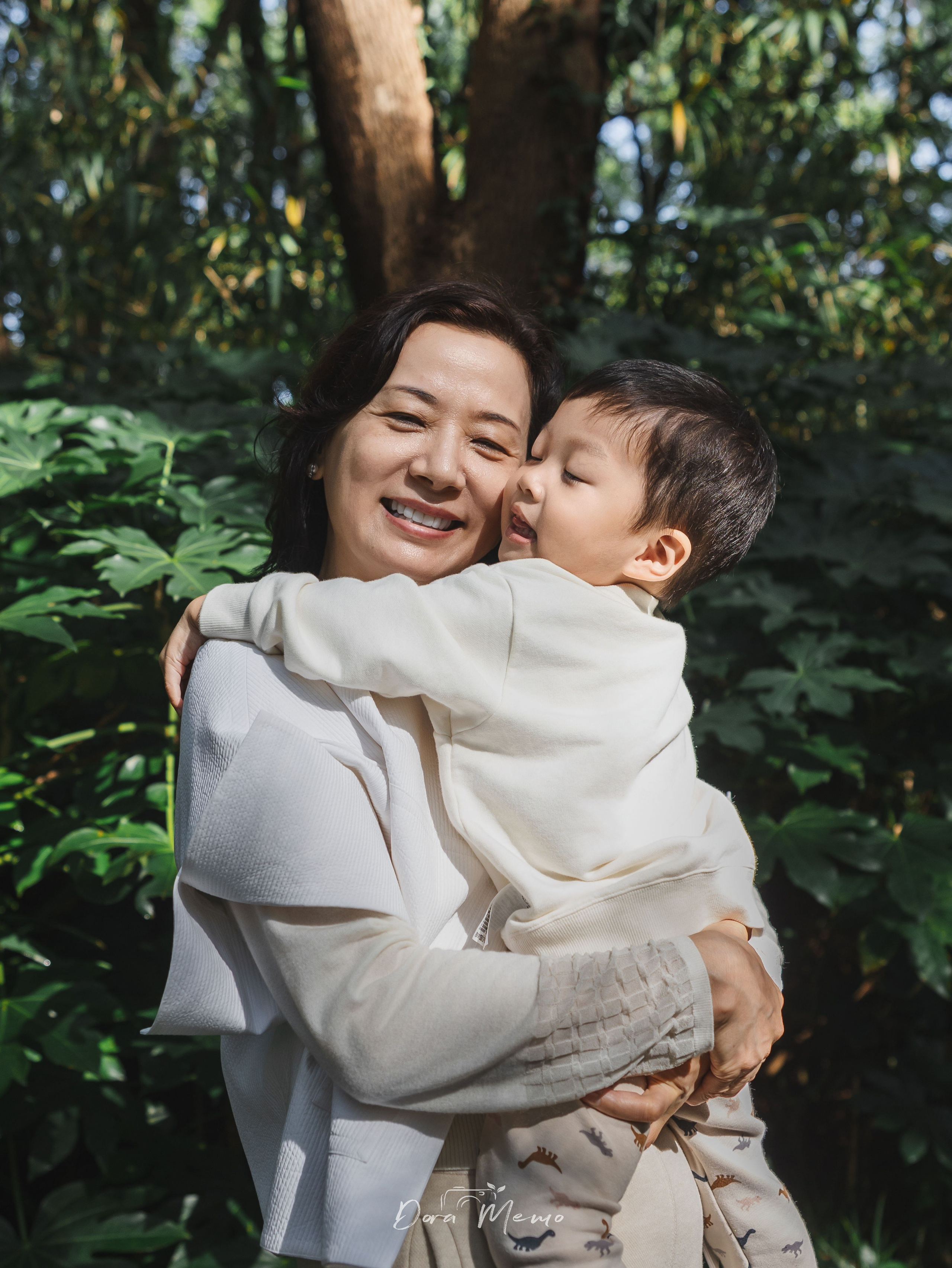 Shanghai Family Photographer | A Sunny Outdoor Family Session with a Two-Year-Old
