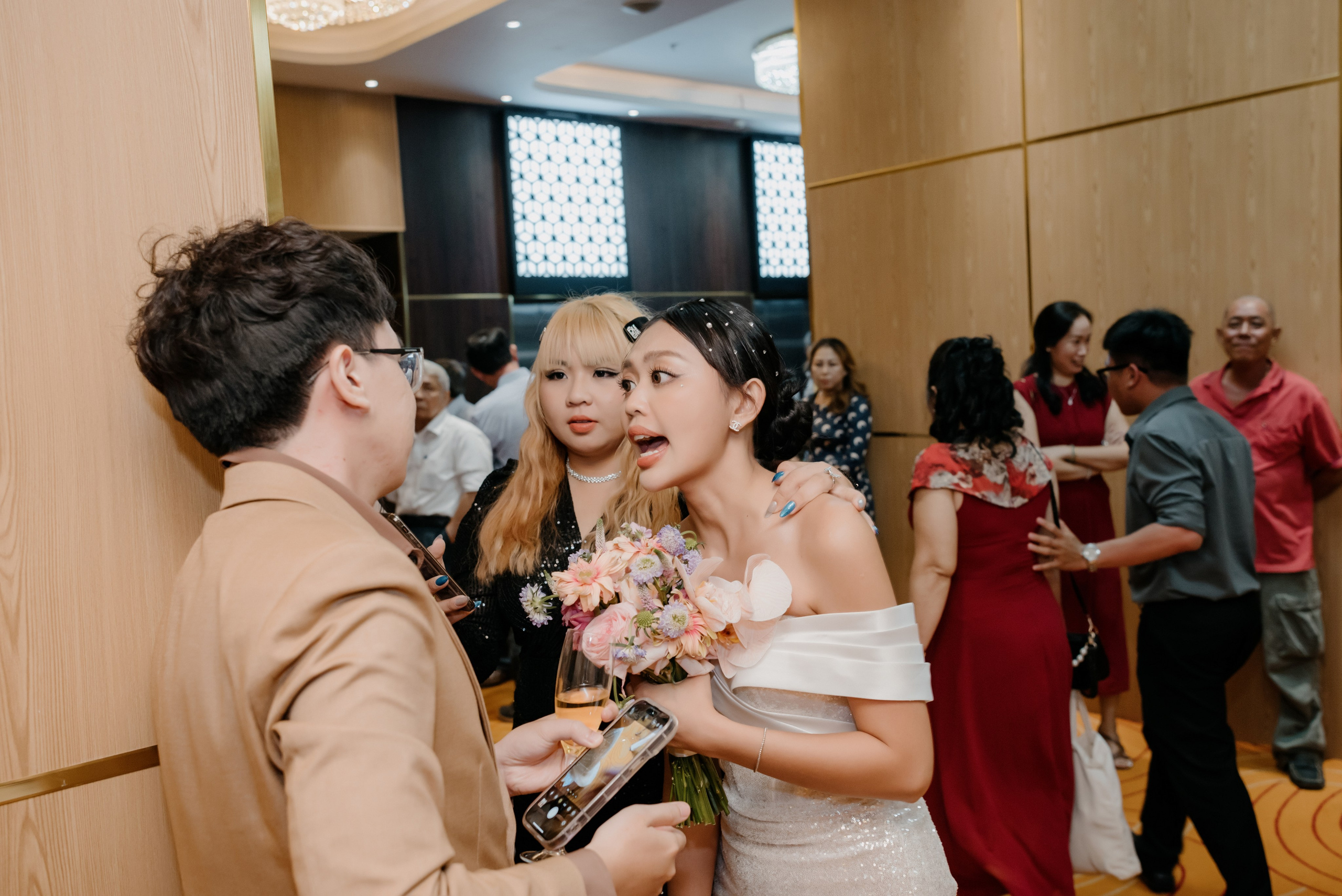 KHANG & QUYEN / Lavela Hotel. Saigon Wedding Present | Art Beyond Moments