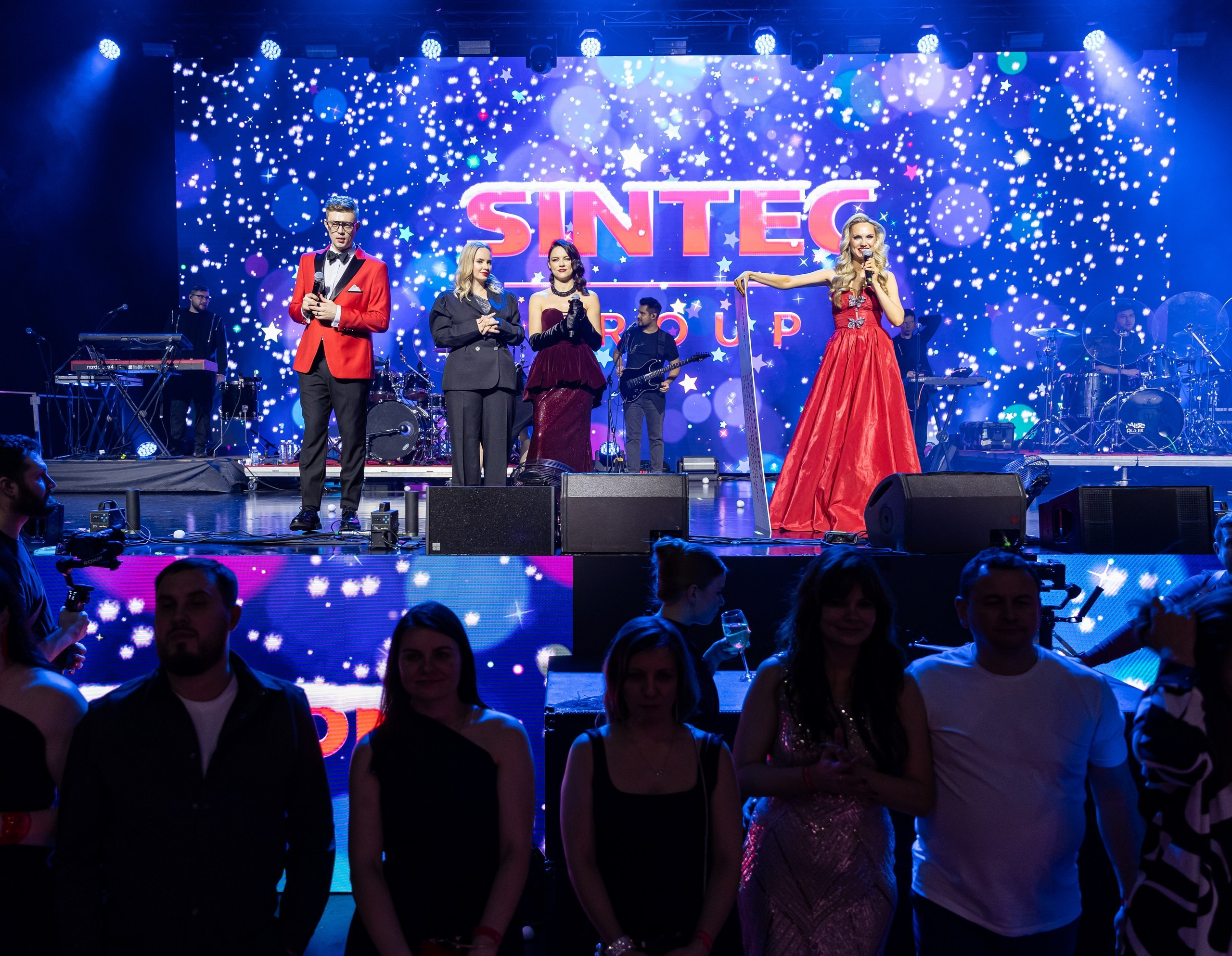 Новогодний корпоратив SINTEC Group. Ведущая Москва Лена Чайка