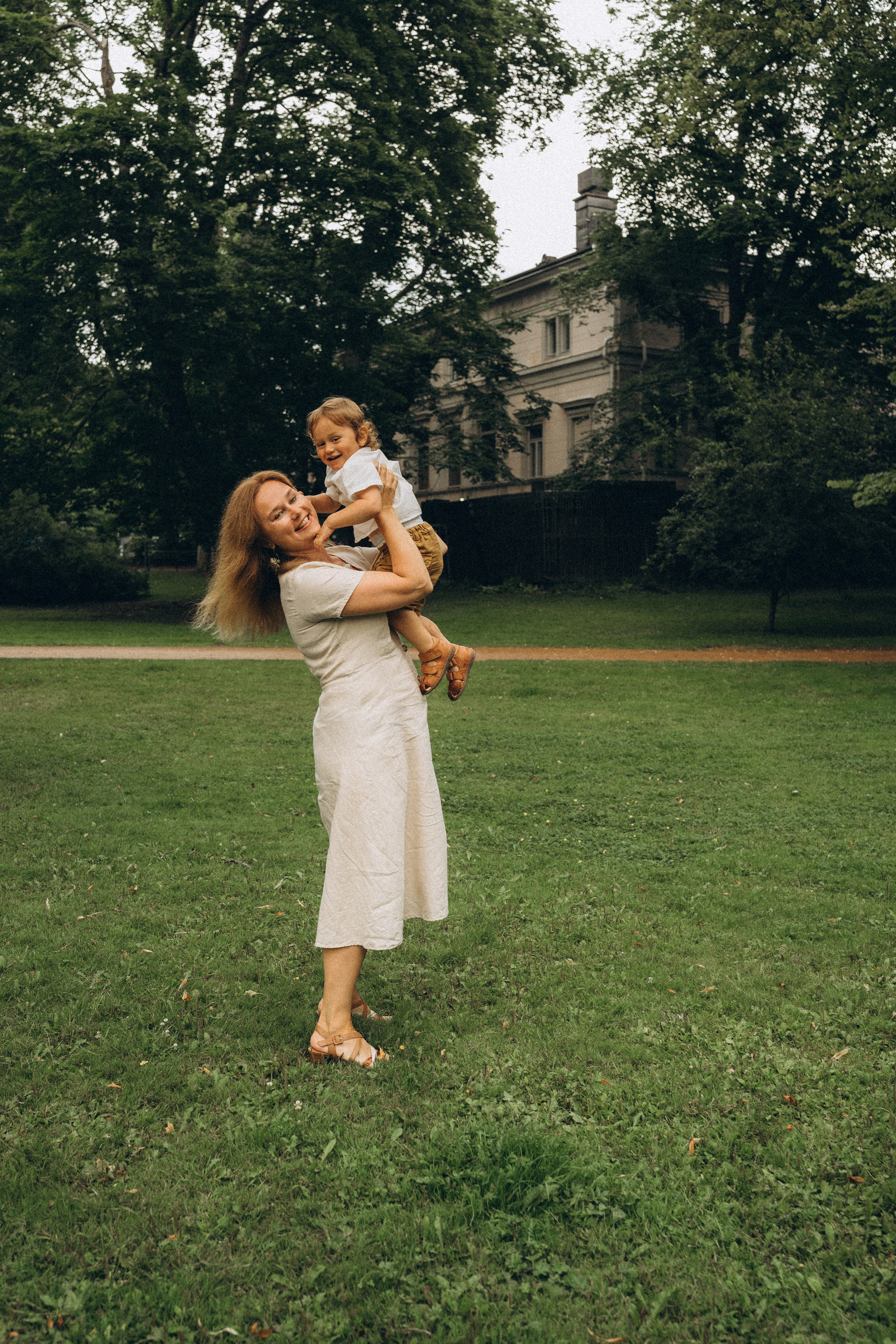 Kaivopuisto. Wedding and potrait photographer in Helsinki Vickan O