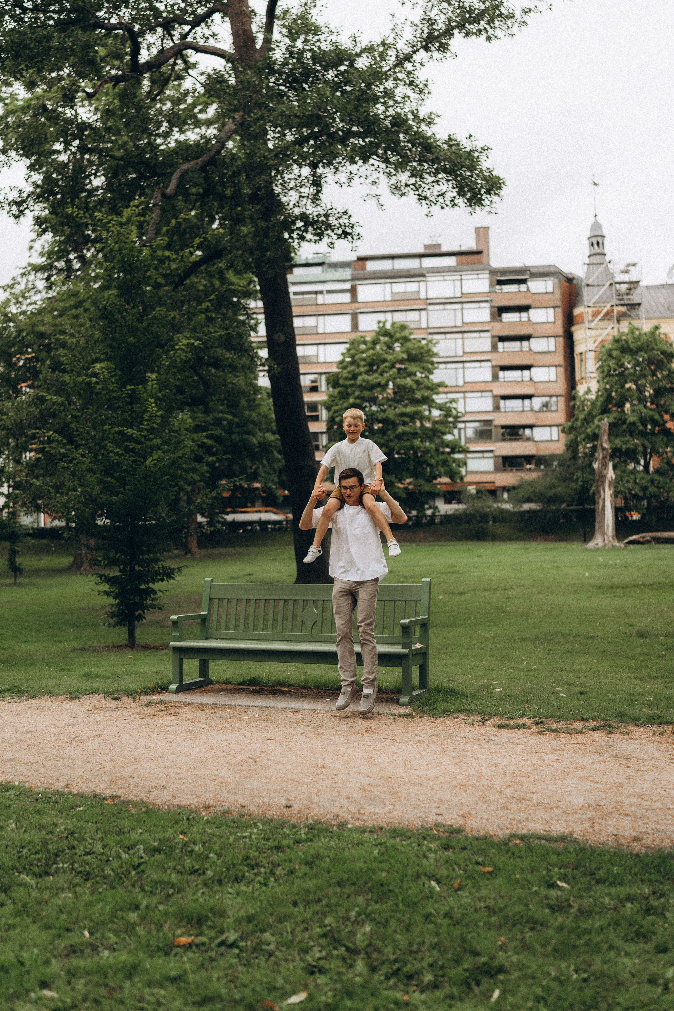 Kaivopuisto. Wedding and potrait photographer in Helsinki Vickan O