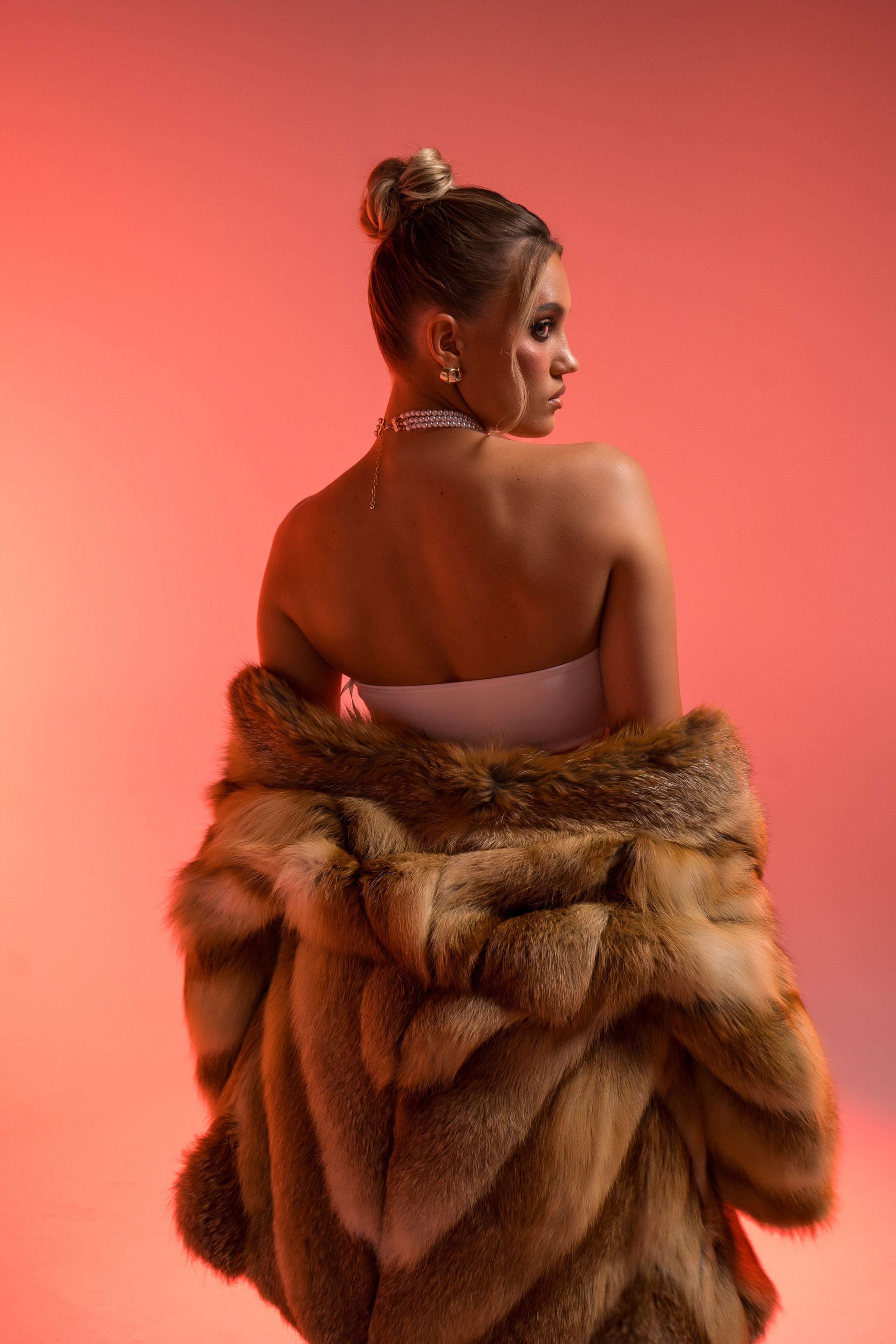 Photographer in Abu Dhabi — Studio Photoshoots for Families, Couples & Individuals. Mariia Safronova is your photographer in Abu Dhabi and Dubai