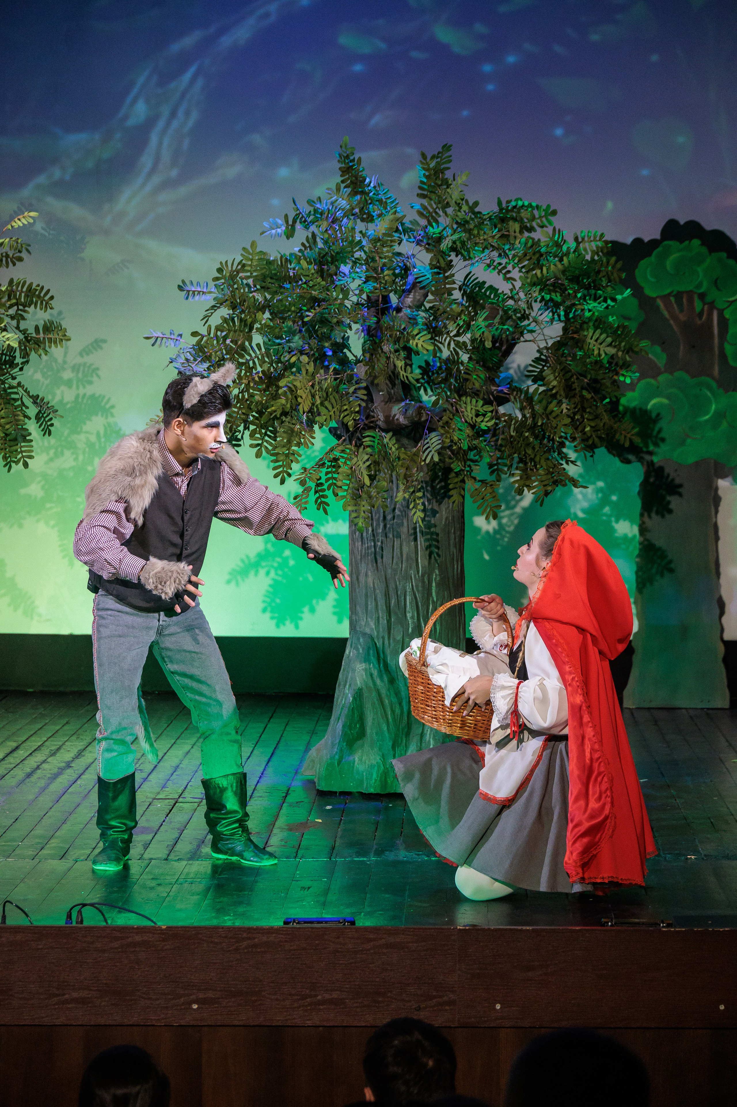 Clounella. Povestea Scufita rosie. ✔️ Фото Видео на свадьбы и крестины Молдова — Cinematic.md