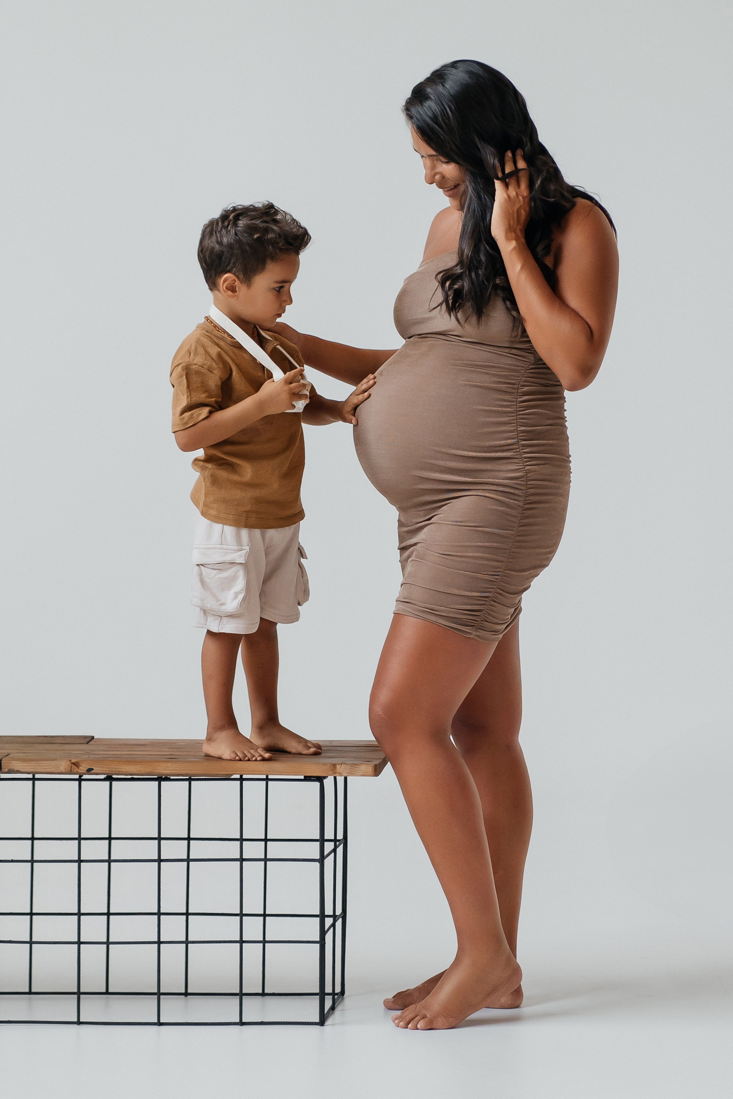 Maternity in studio. Family and wedding photographer in Italy Olga Kulikova