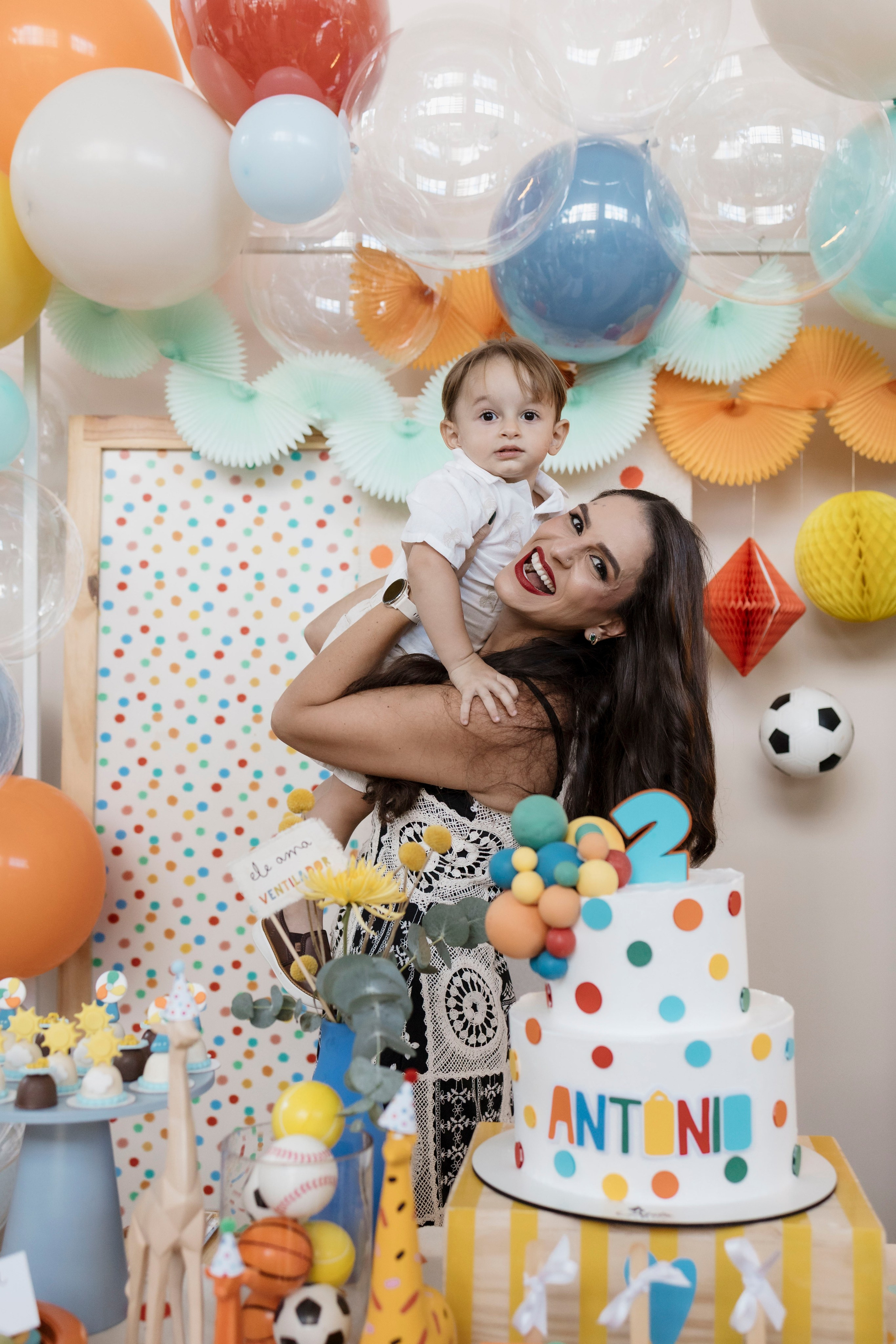 Registro afetivo da mãe com o aniversariante