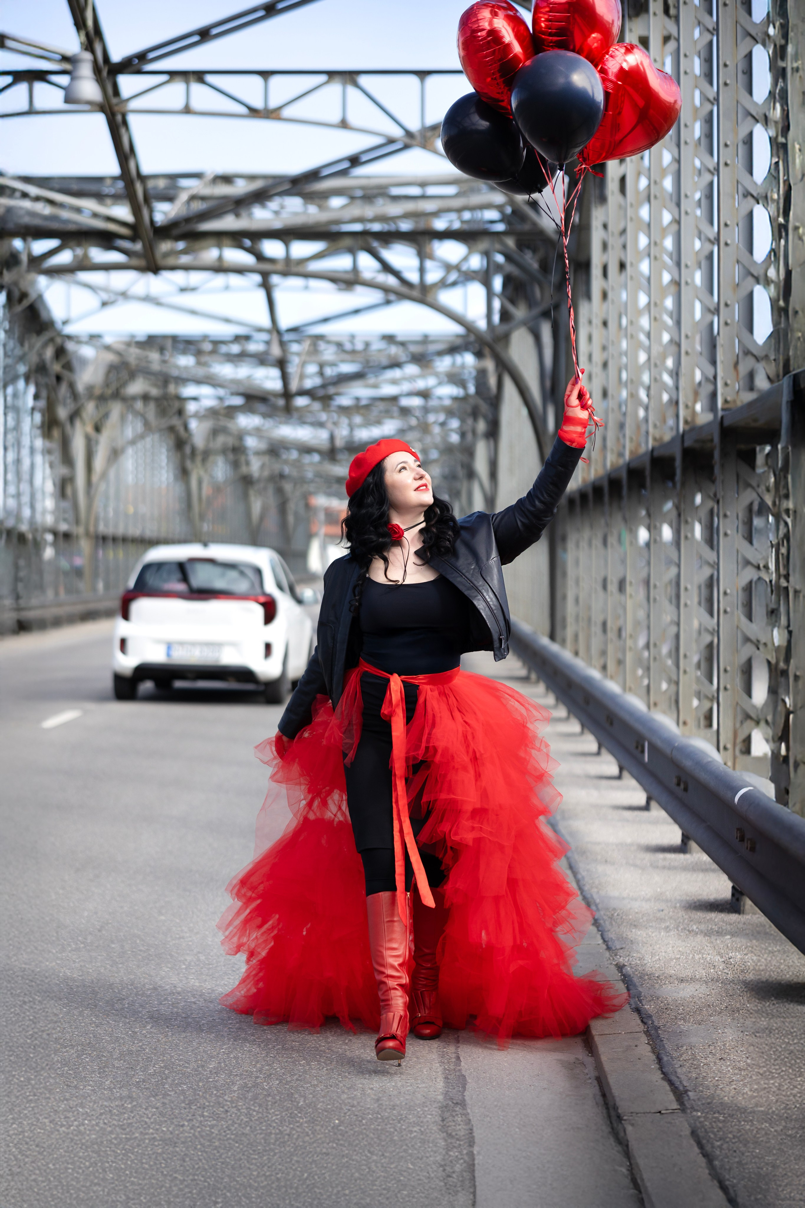 Balloons and red skirt. Фотограф в Мюнхене