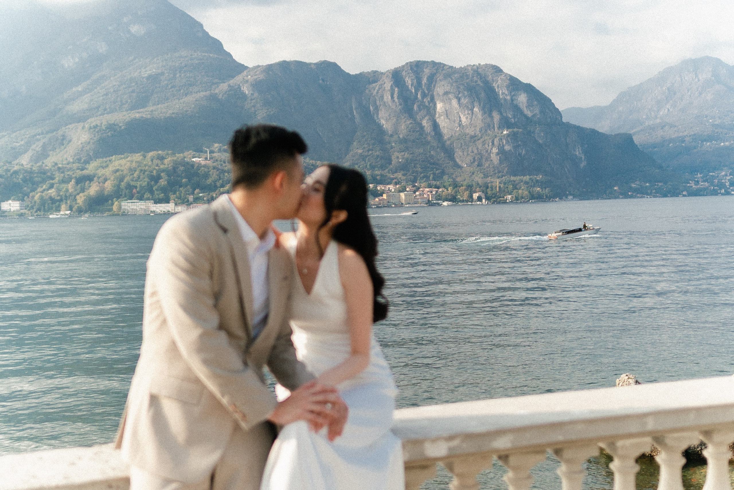 Bride and groom at Villa Melzi on lake como 