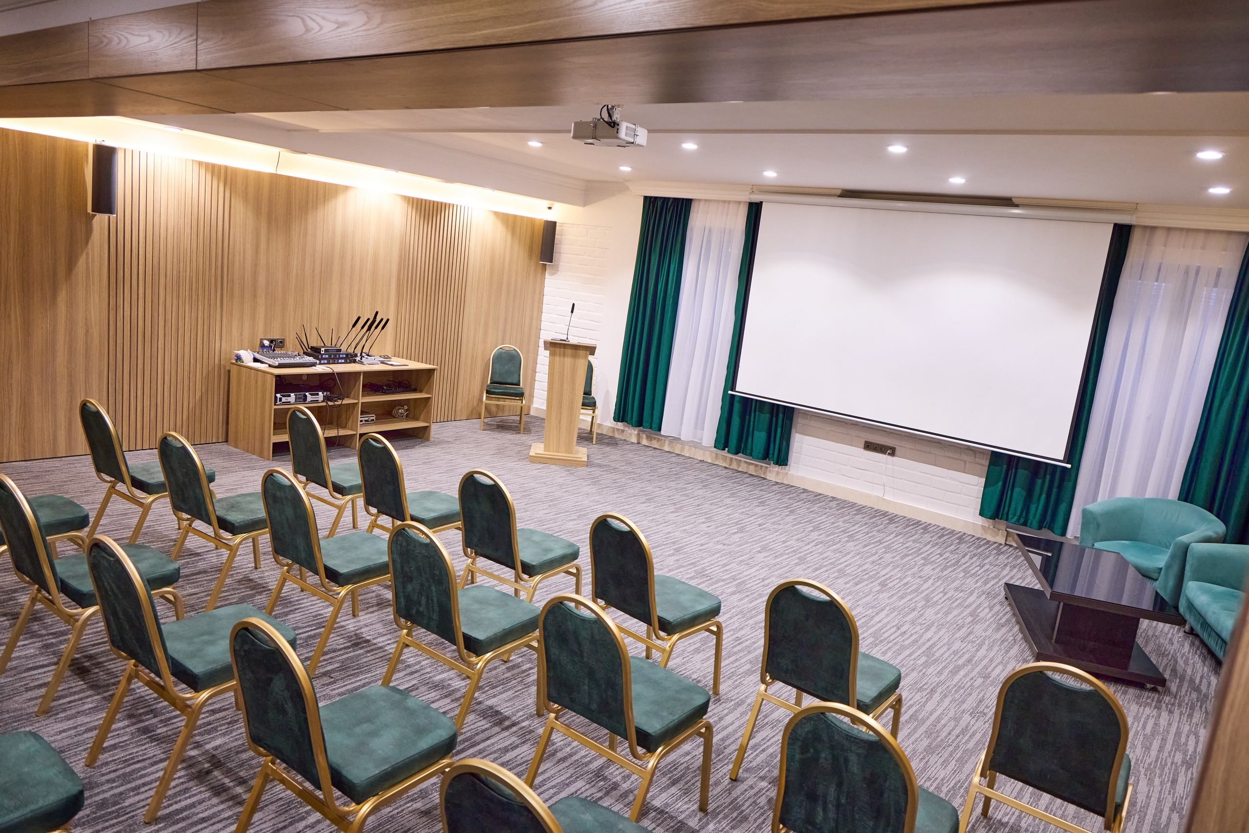 КОНФЕРЕНЦ — ЗАЛ. ОНЛАЙН — ГАЛЛЕРЕЯ