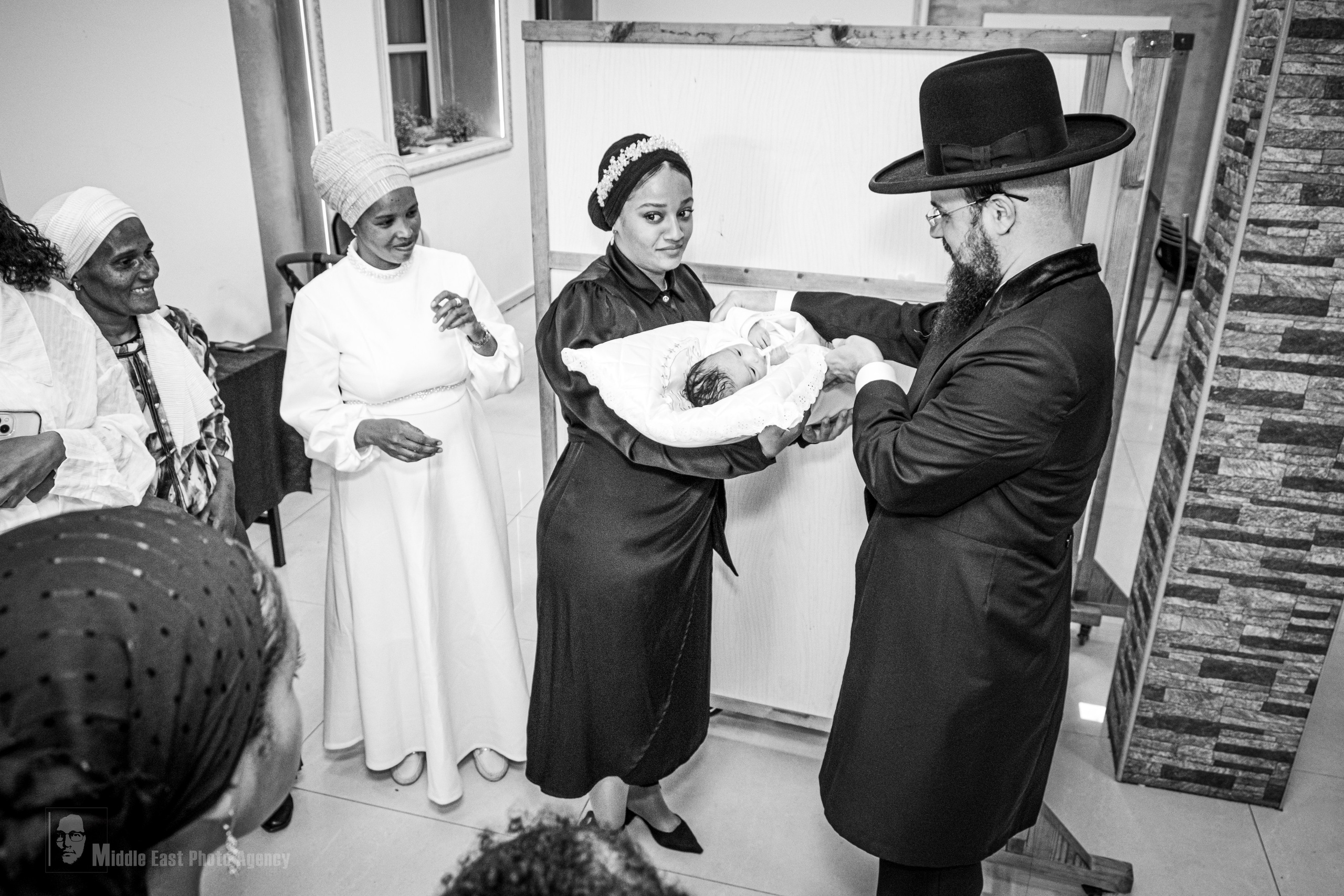 ‏ברית מילה. Middle East Photo Agency — Photography & Event Magnets — סוכנות צילום והדפסת מגנטים לאירועים