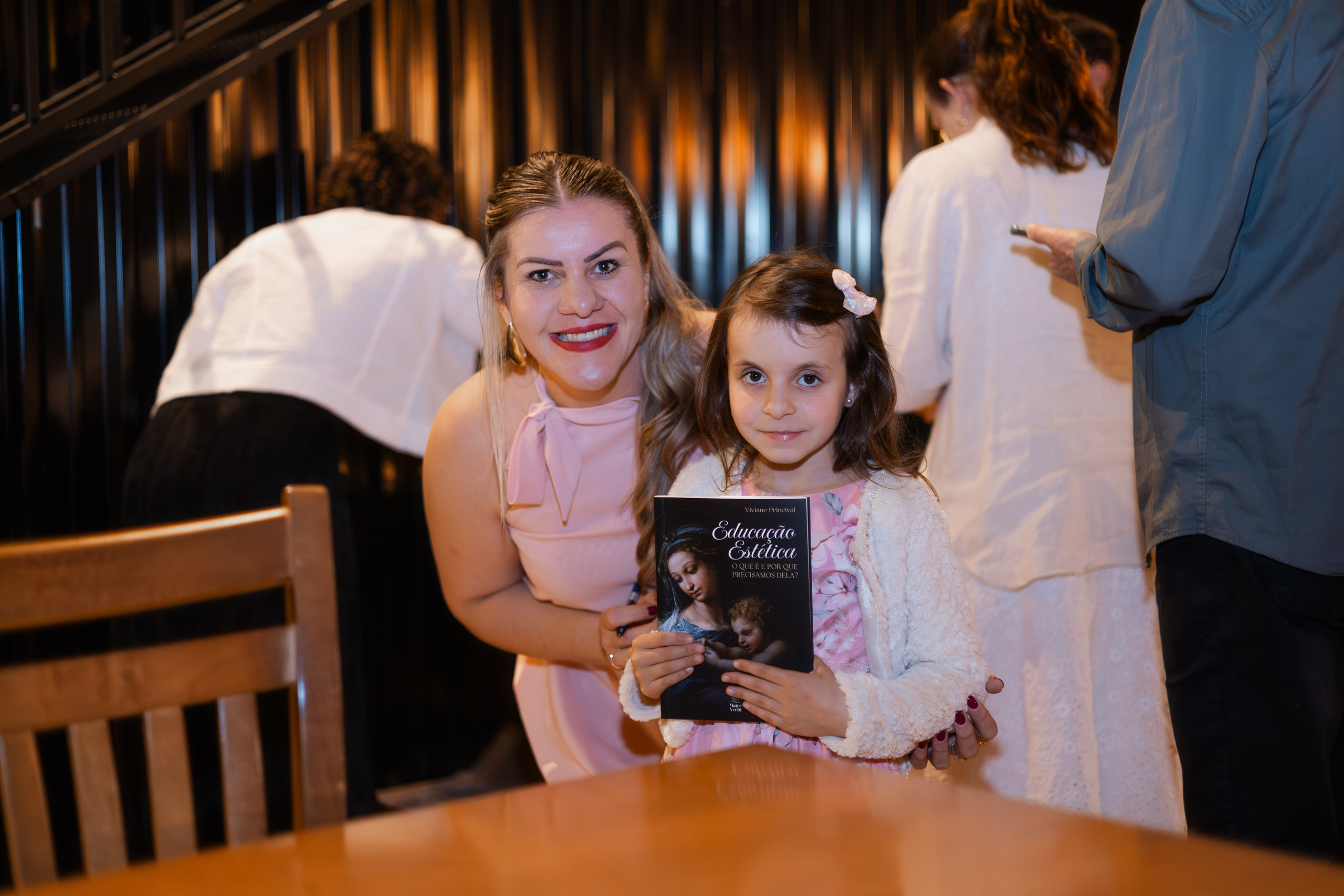 Lançamento de Livro Vivi Princival