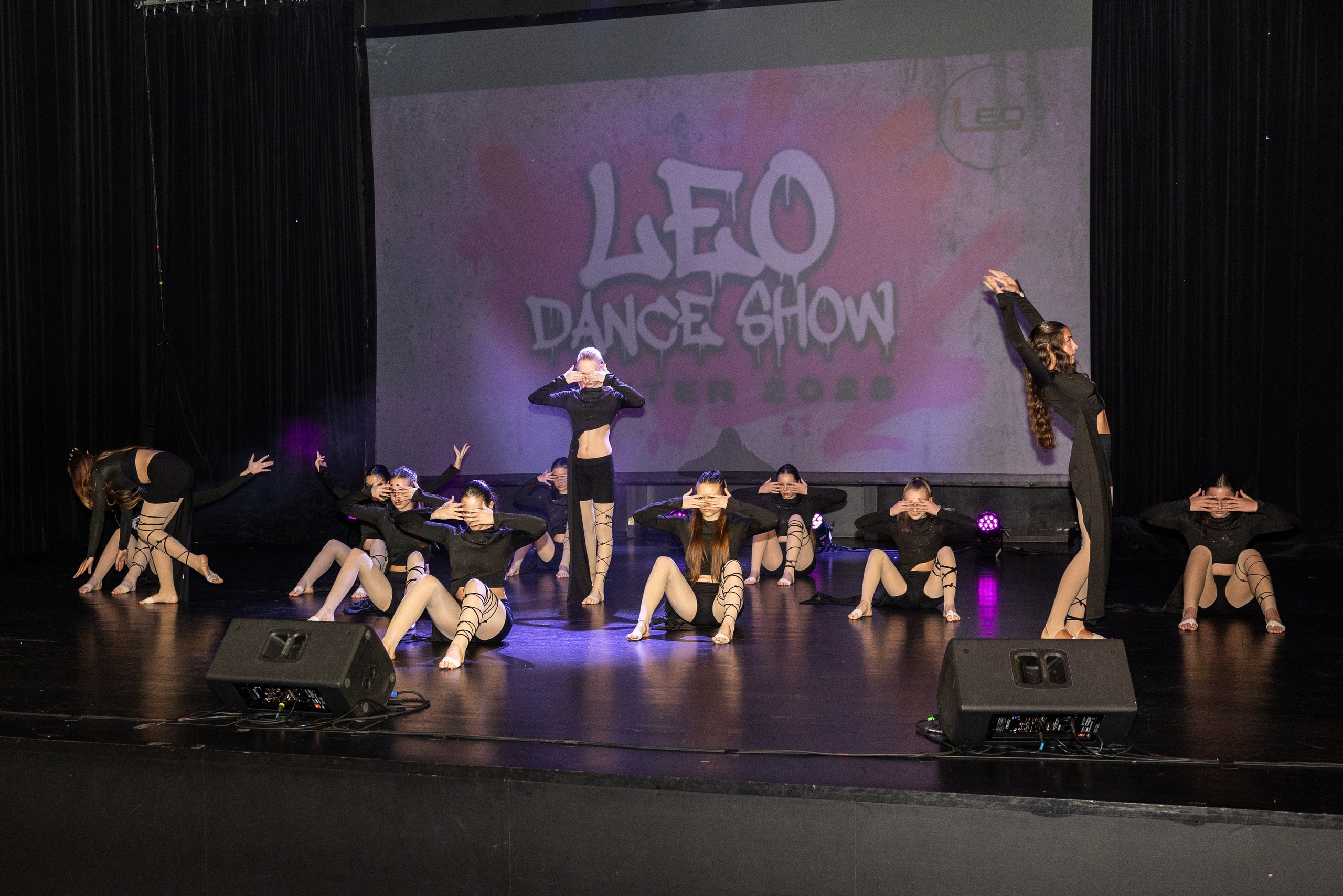LEO DANCE SHOW WINTER 2025. Семейный и детский фотограф в Варшаве Мила Бобровская