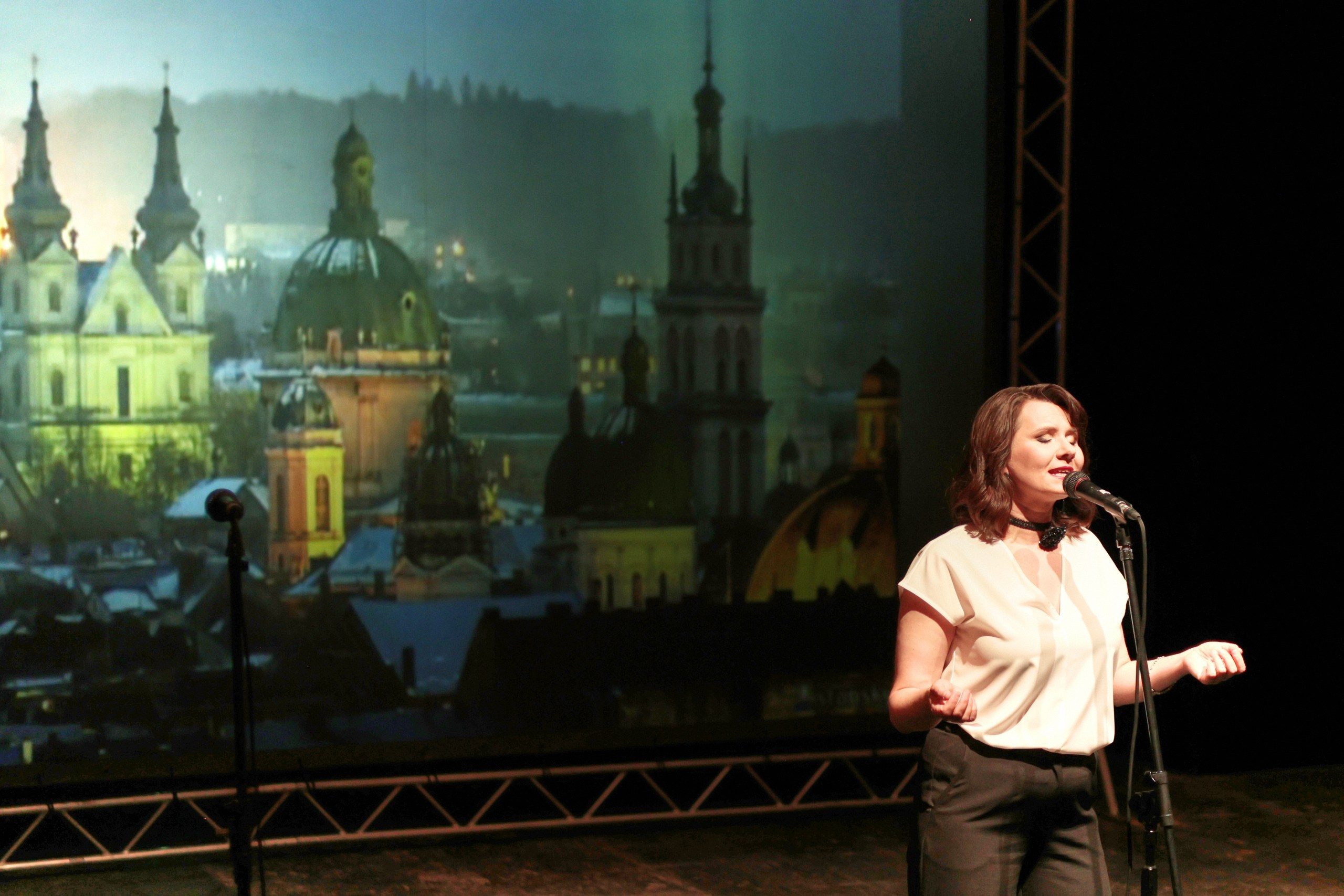 8 journalistic charity concert in Kyiv. Photographer, photo artist Alena Novgorodtseva