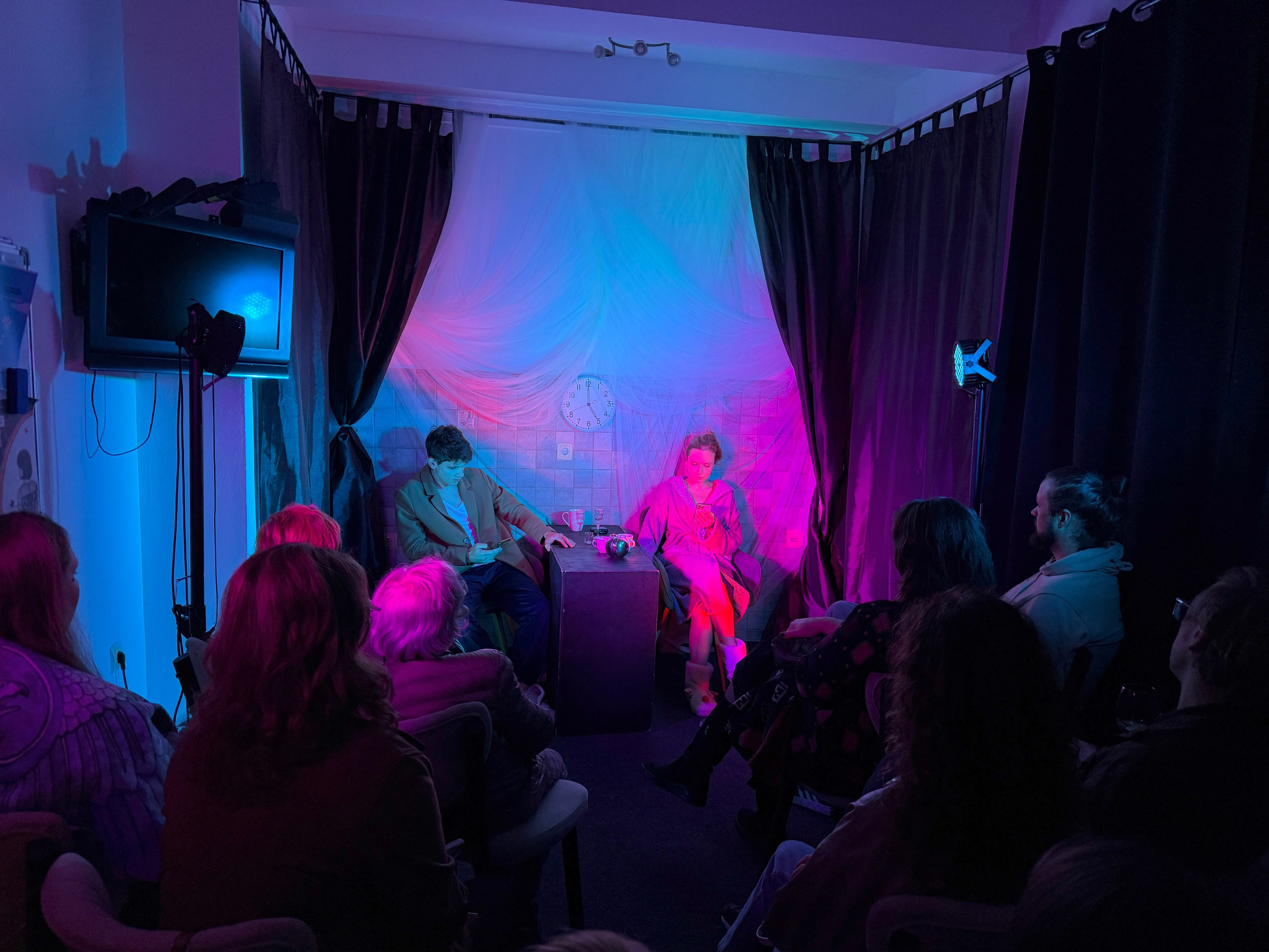 Фоторепортаж вистави у Будві. Портретний фотограф Альона Новгородцева