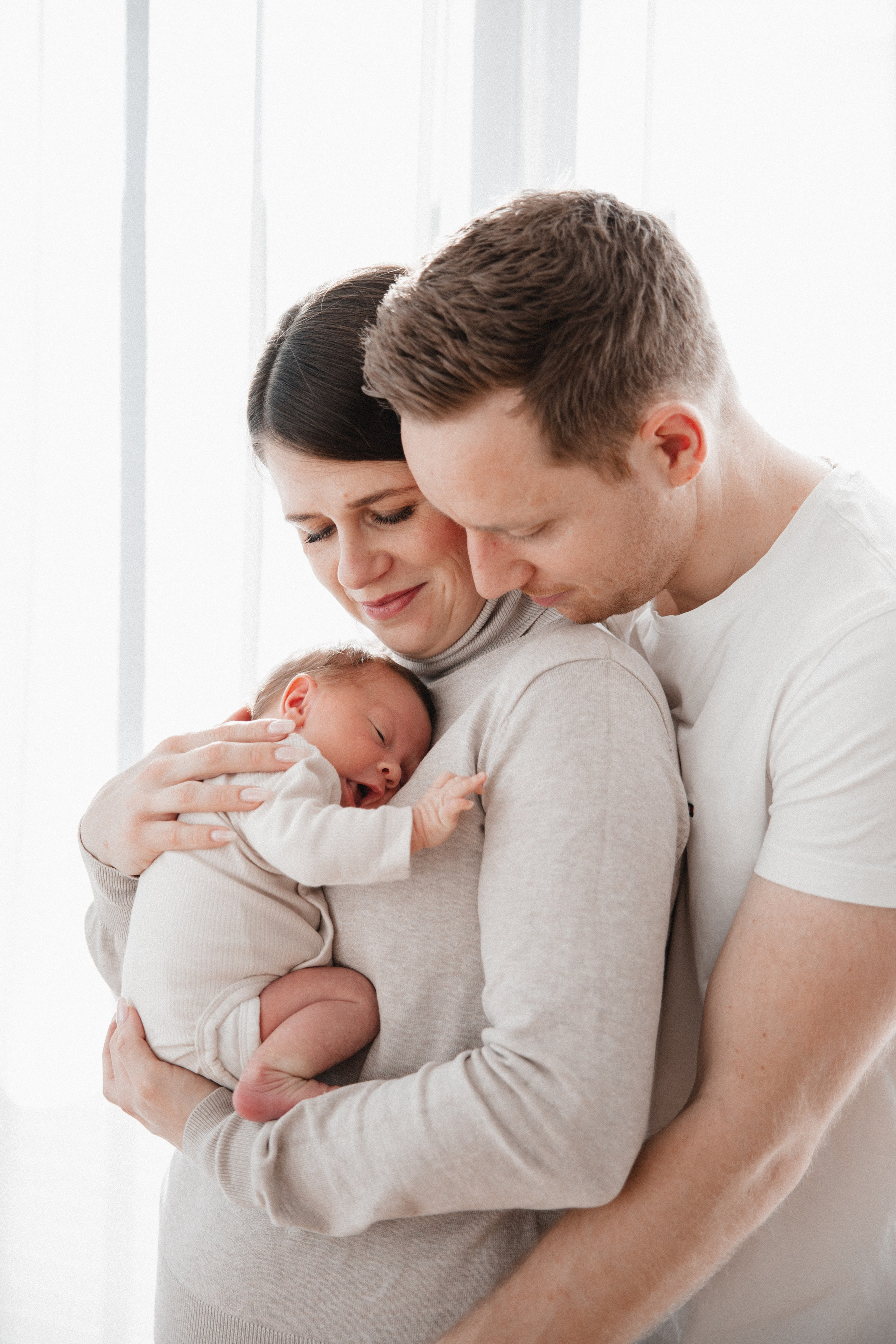 Neugeborenenfotos Zuhause. Hochzeitsfotografie |Hochzeitsfotograf Bochum | Hochzeitsfotograf Dortmund | Hochzeitsfotograf Essen | Hochzeitsfotograf Ruhrgebiet