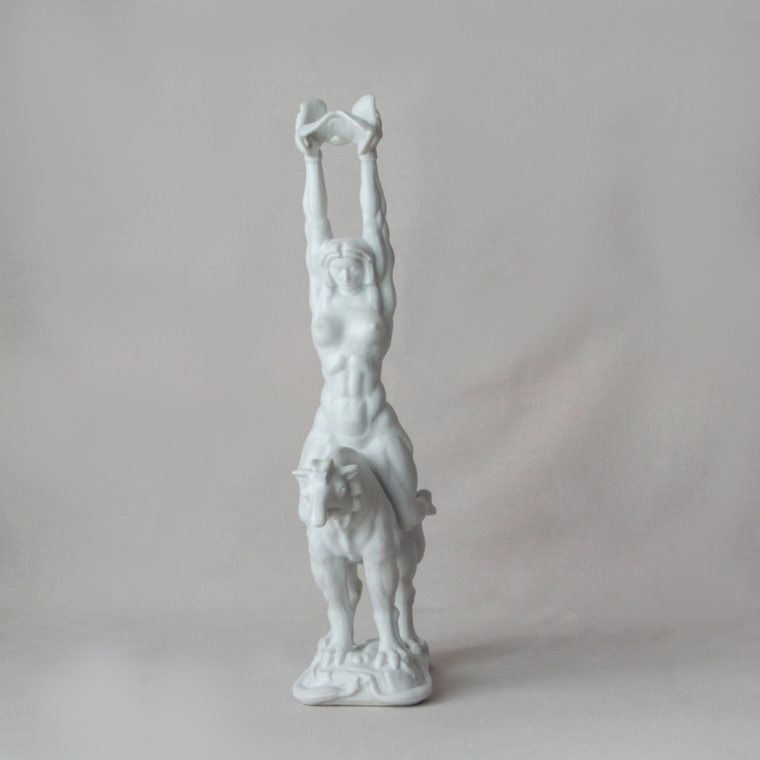 Sculpture. Современнные и актикварные украшения в Барселоне, Москве и Санкт-Петербурге