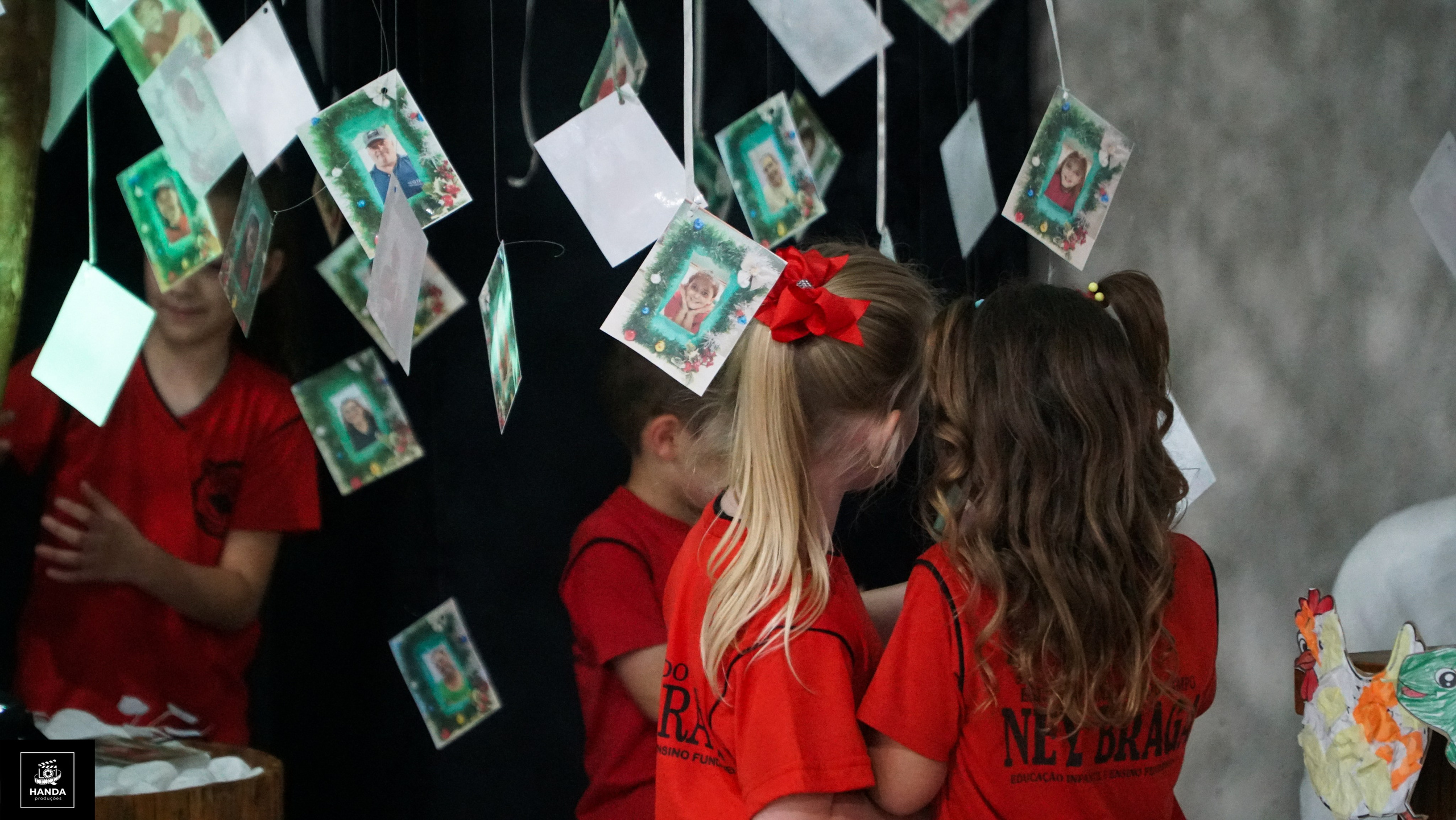 Noite autógrafos colégio Aurélio Buarque de Holanda. Handa Produções