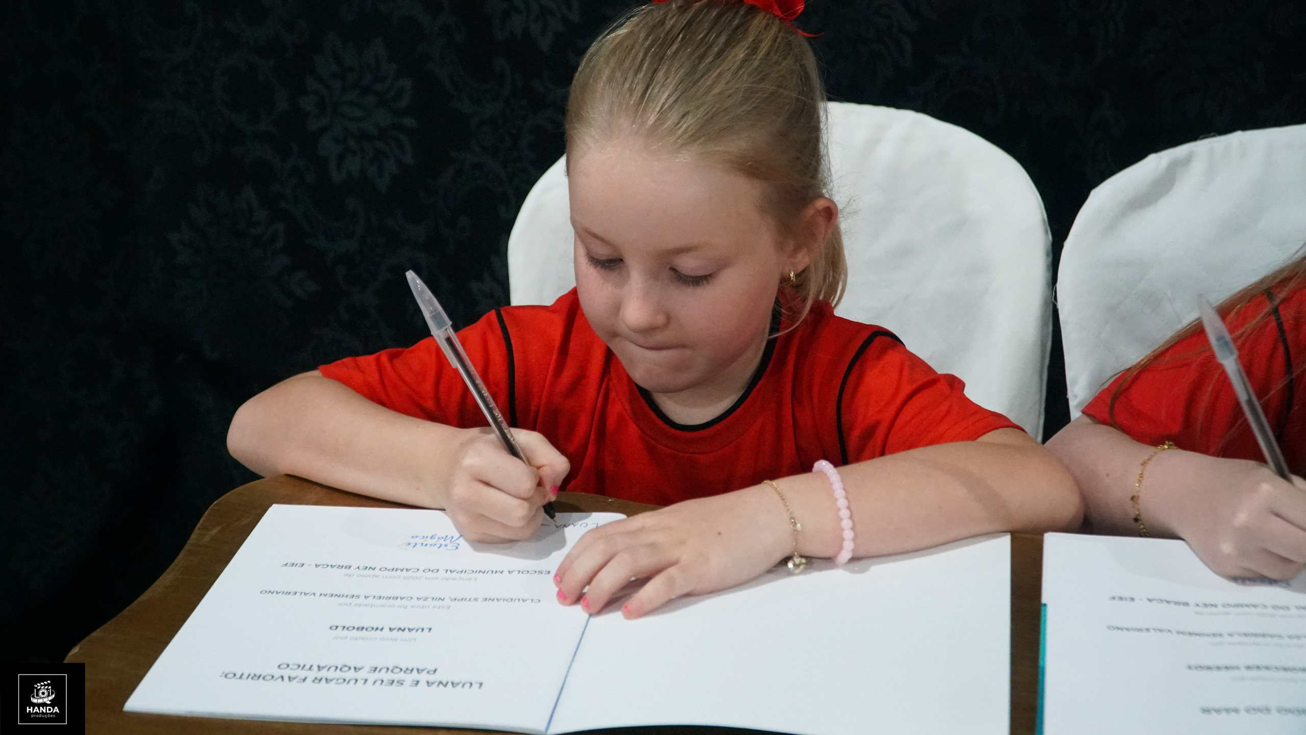 Noite autógrafos colégio Aurélio Buarque de Holanda. Handa Produções