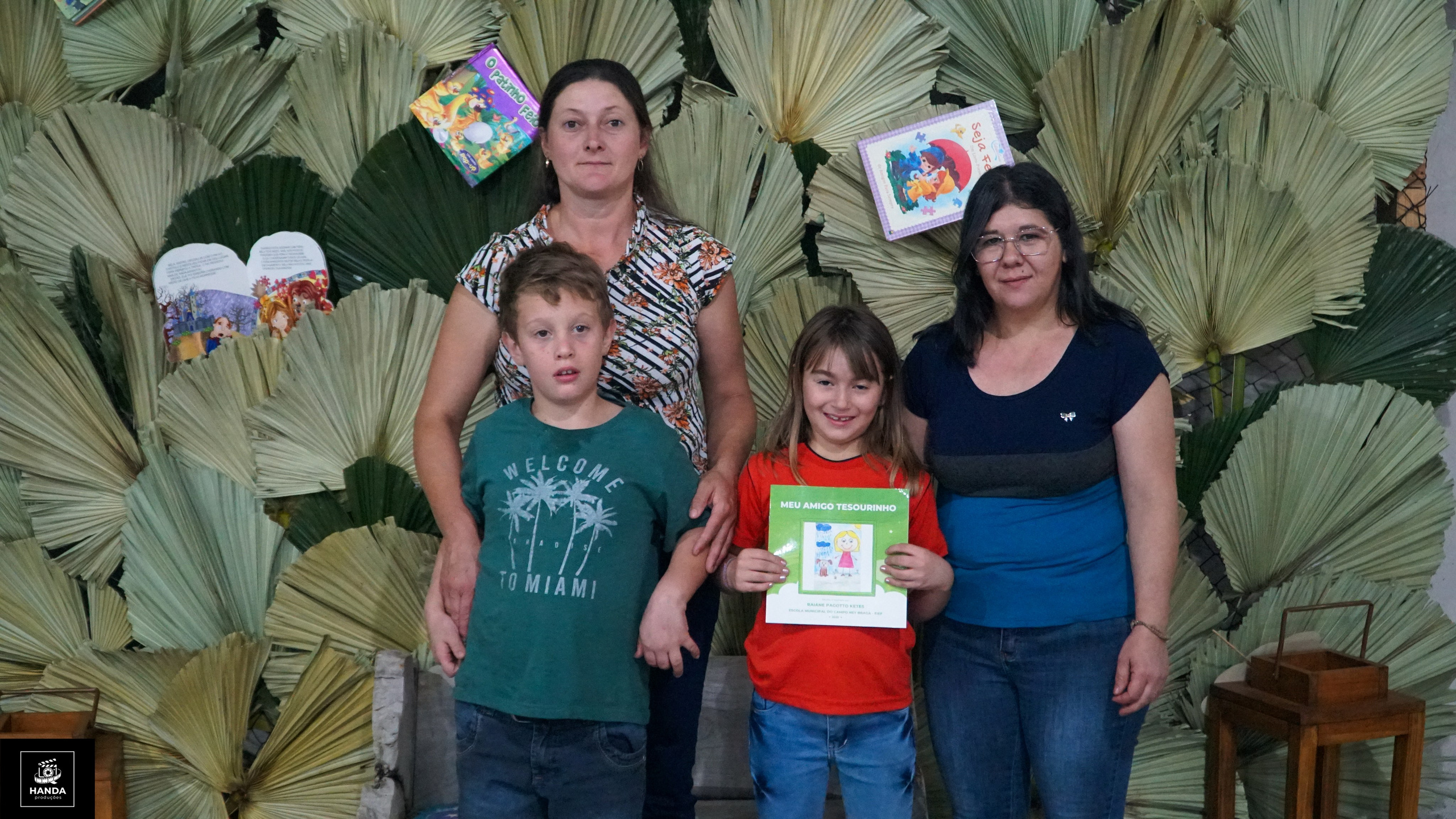 Noite autógrafos colégio Aurélio Buarque de Holanda. Handa Produções