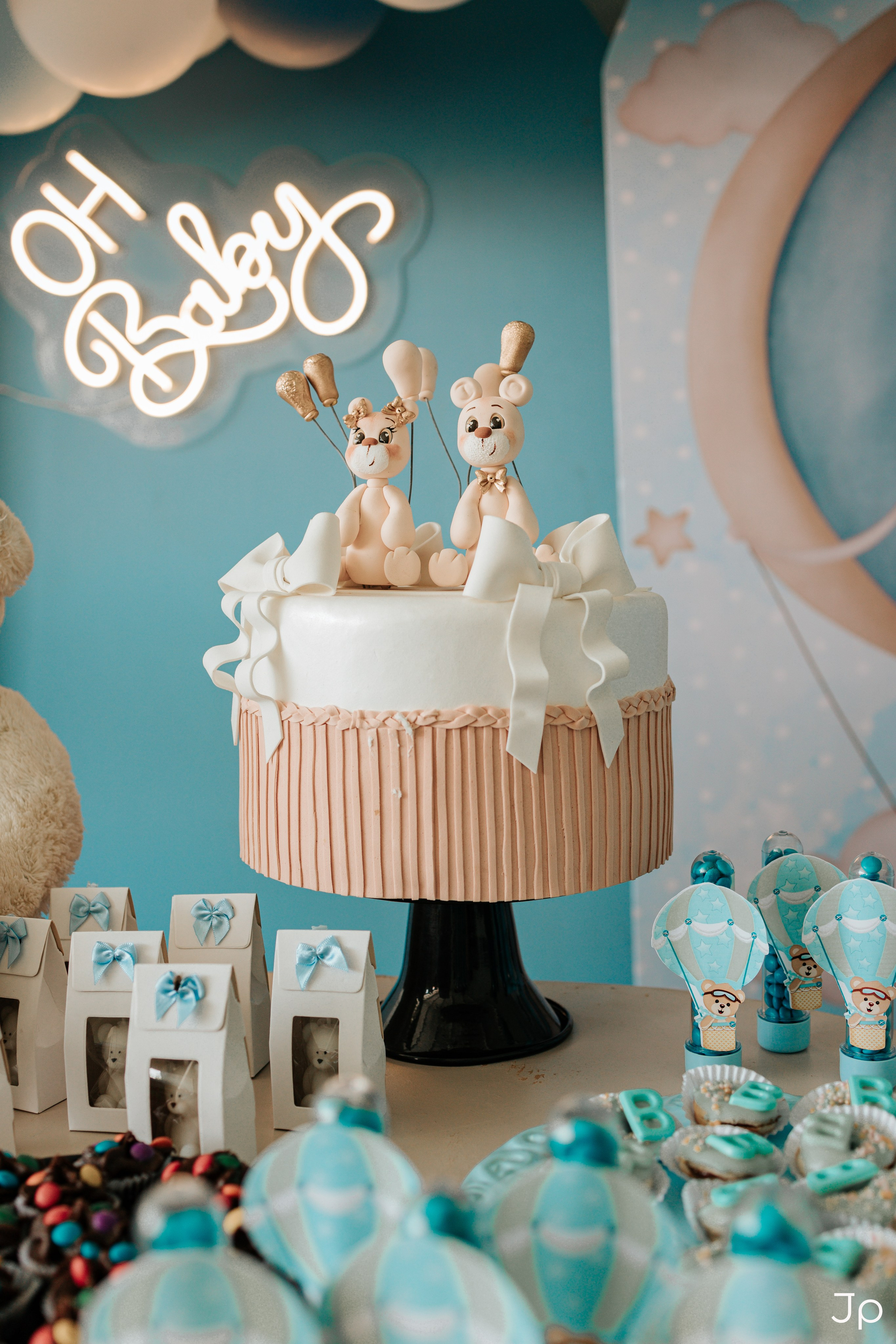 Lembrancinhas azuis personalizadas no chá de bebê em Barra Bonita