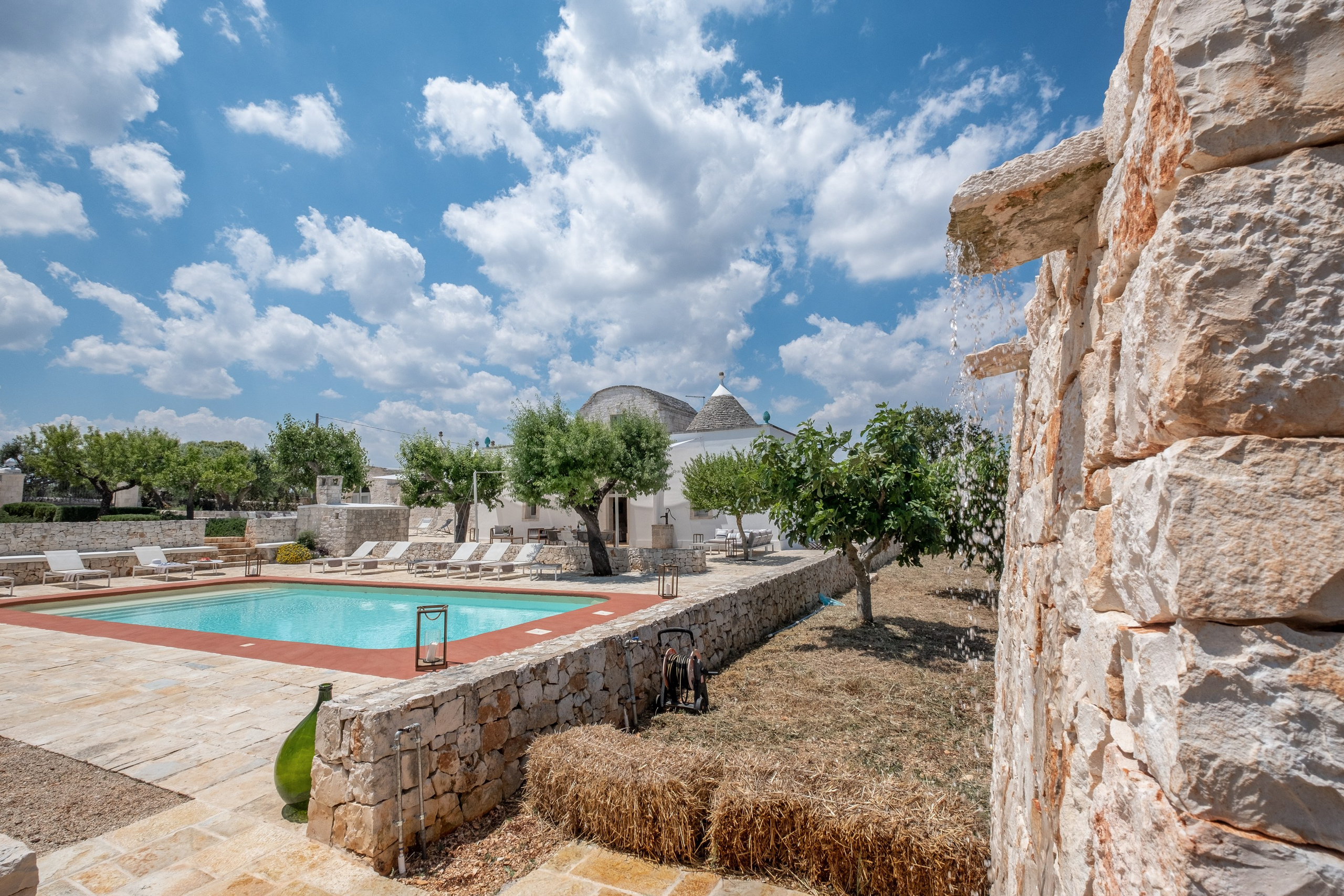 Amazing view of a B&B in the Cisternino countryside (Valle D'Itria, Martina Franca, Apulia, Alberobello, Cisternino, Ostuni, Apulia)