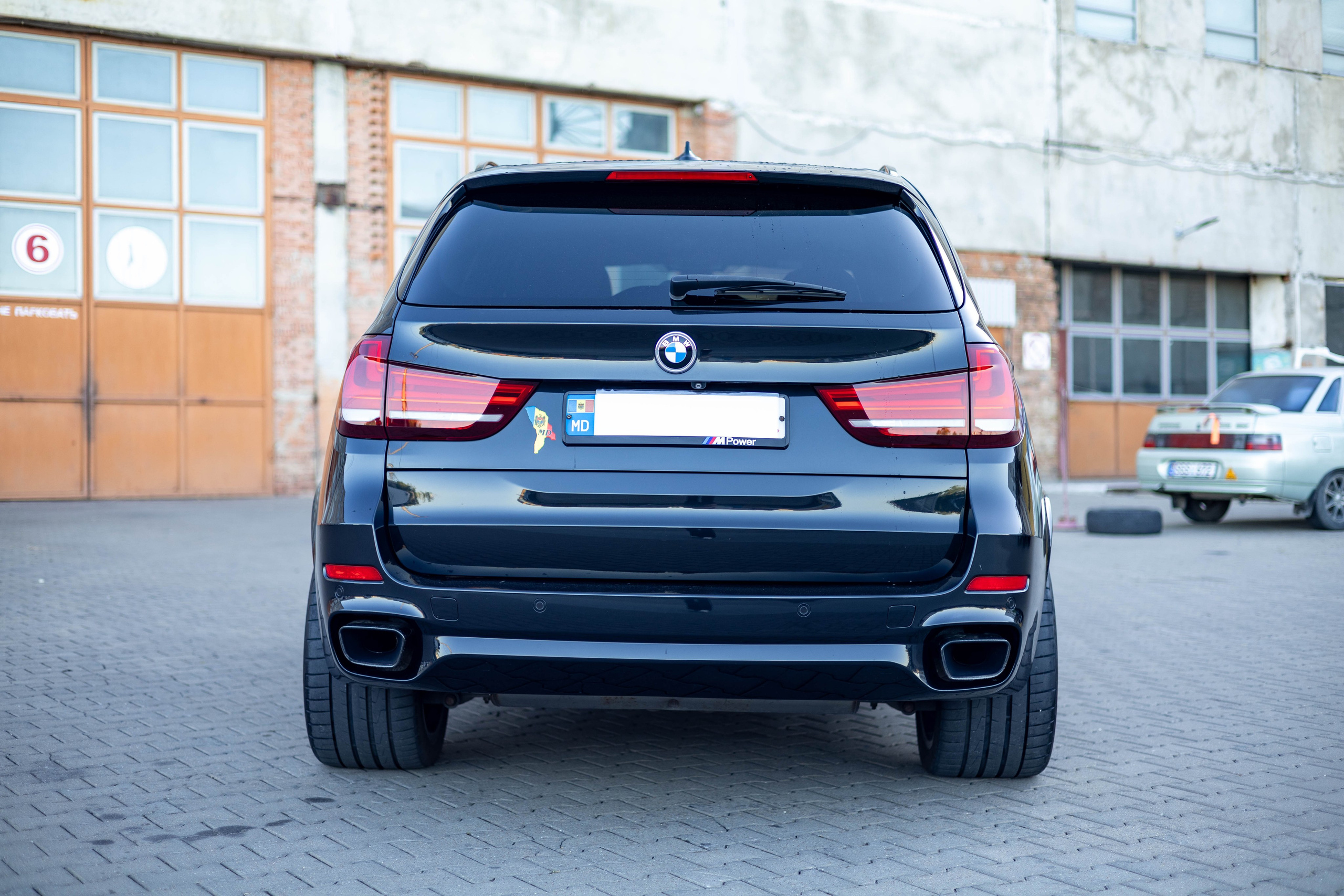 Фото автомобиля на продажу, вид сзади