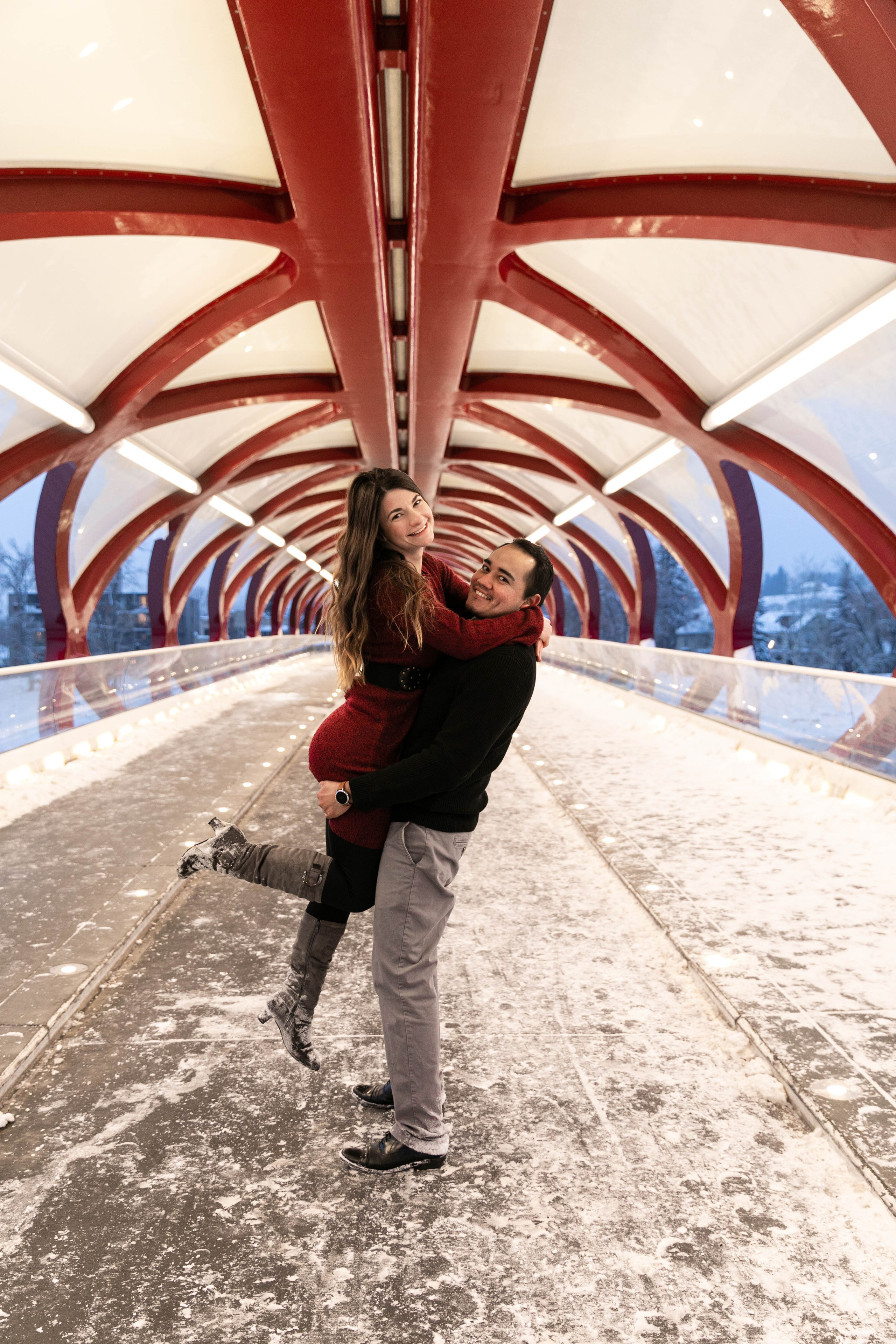 Iván & Andrada — Princes Island Engagement. Fotografía accesible en Calgary